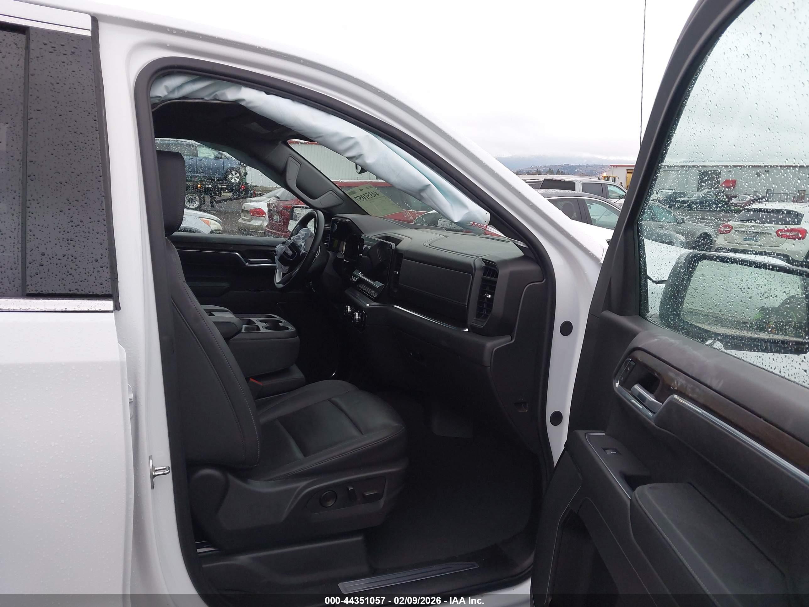GMC SIERRA image 5