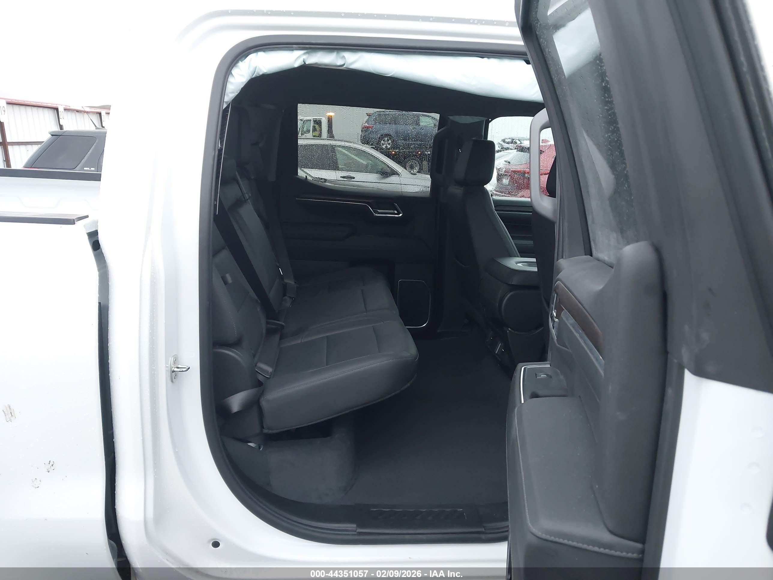GMC SIERRA image 8