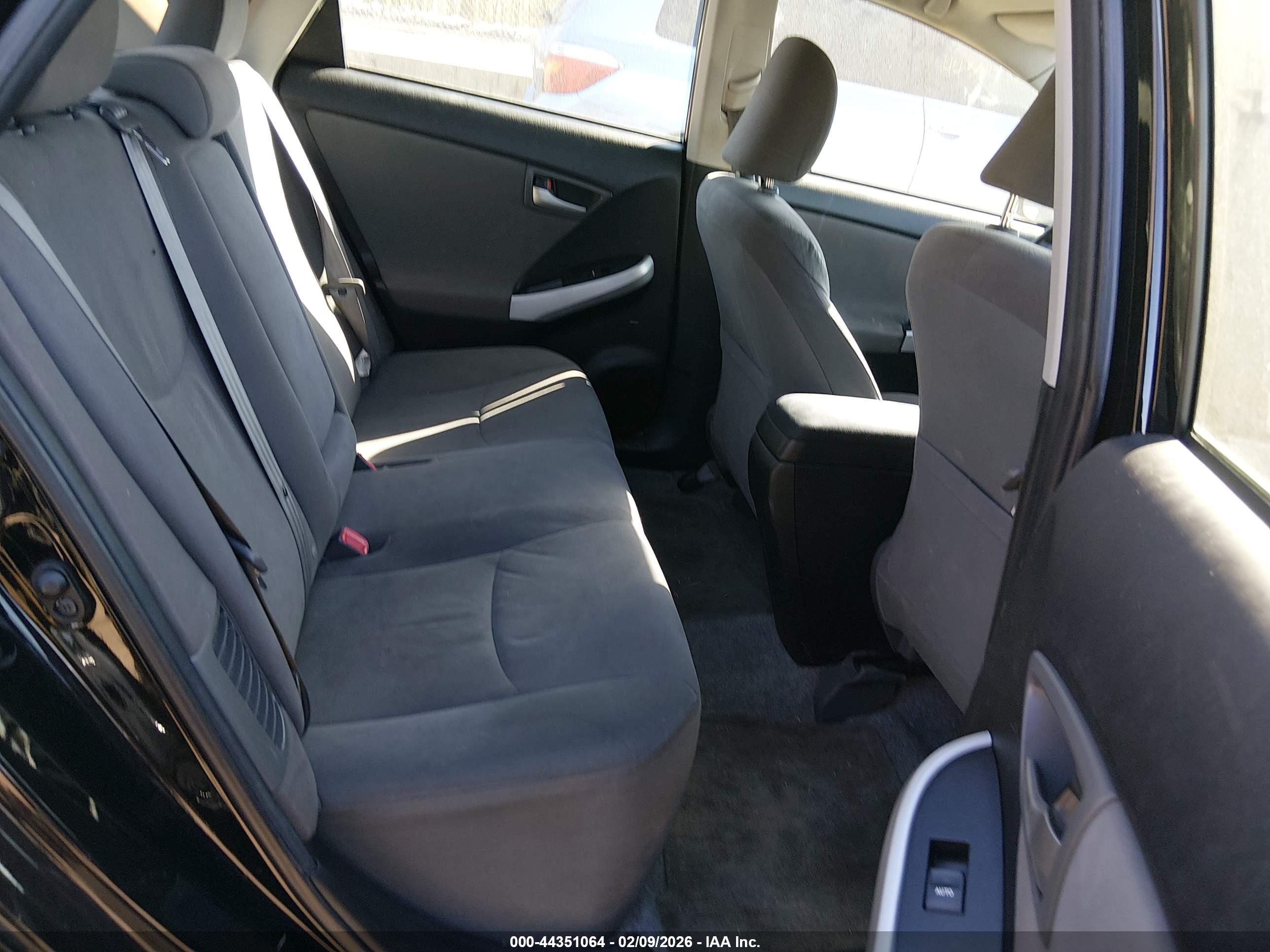 TOYOTA PRIUS image 8