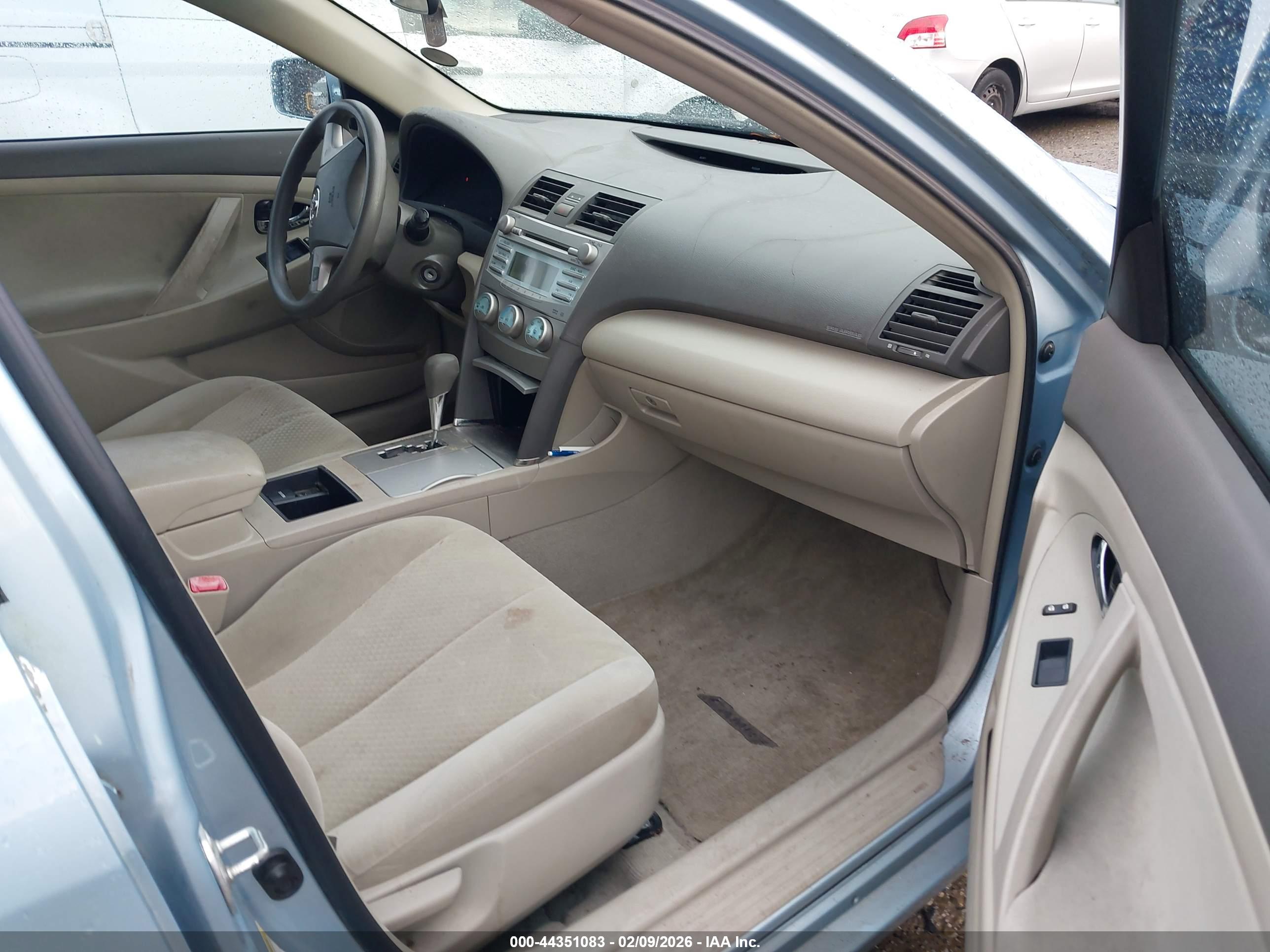 TOYOTA CAMRY image 5