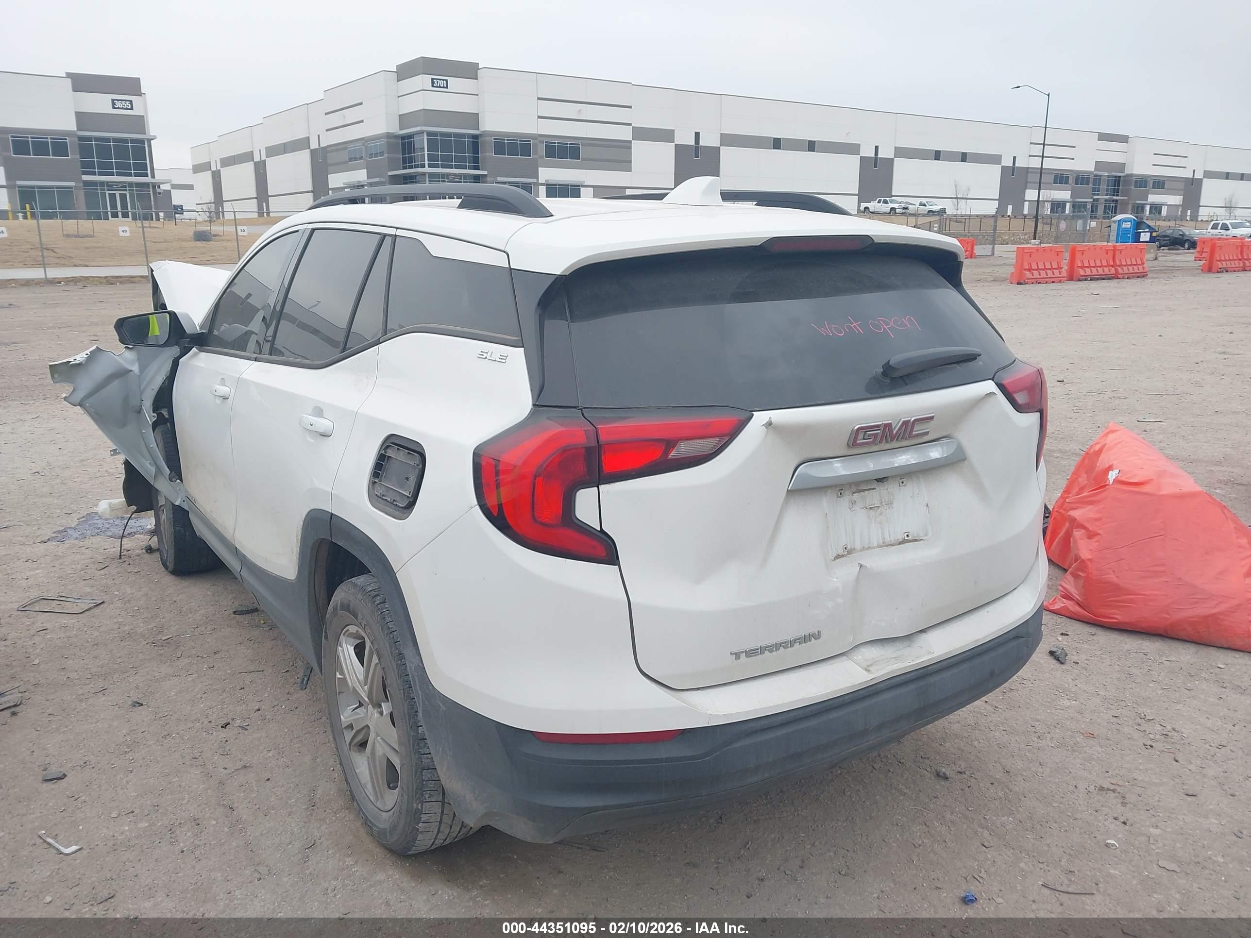 GMC TERRAIN image 3