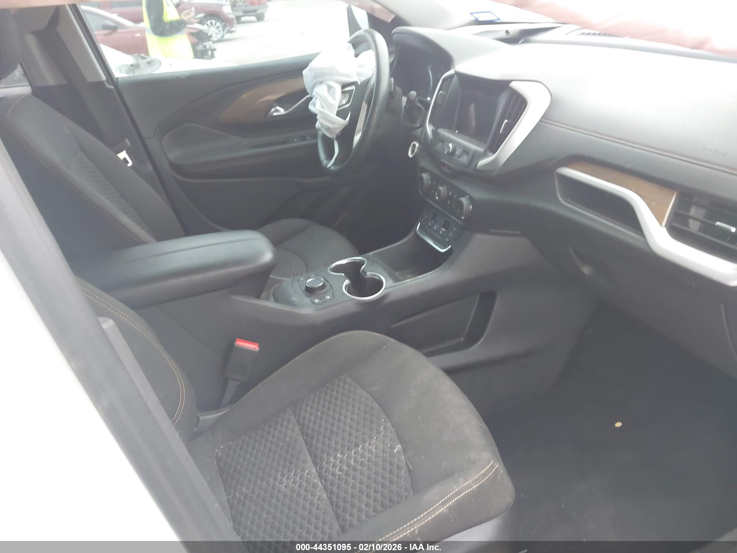 GMC TERRAIN image 5