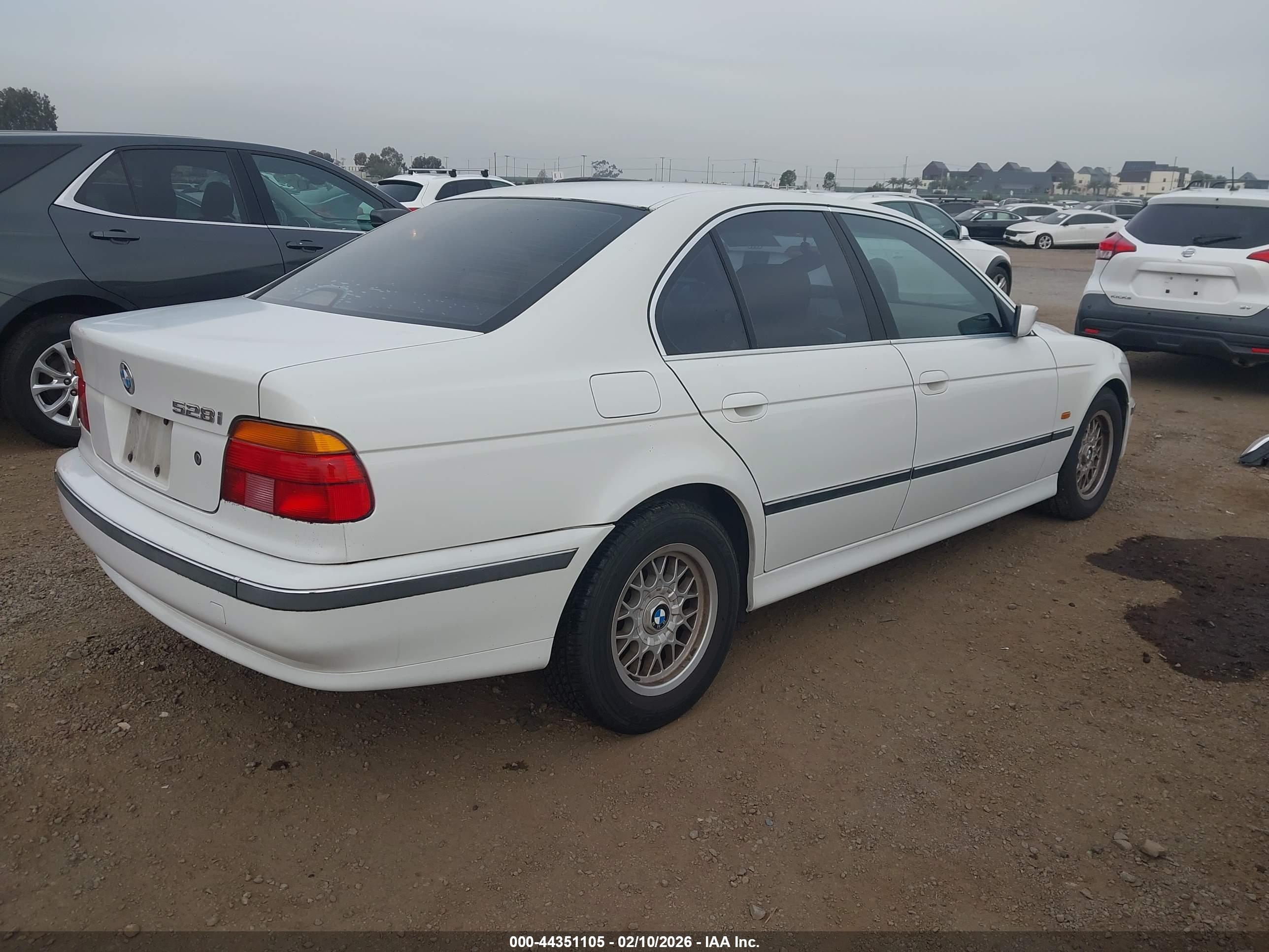 BMW 528I image 4