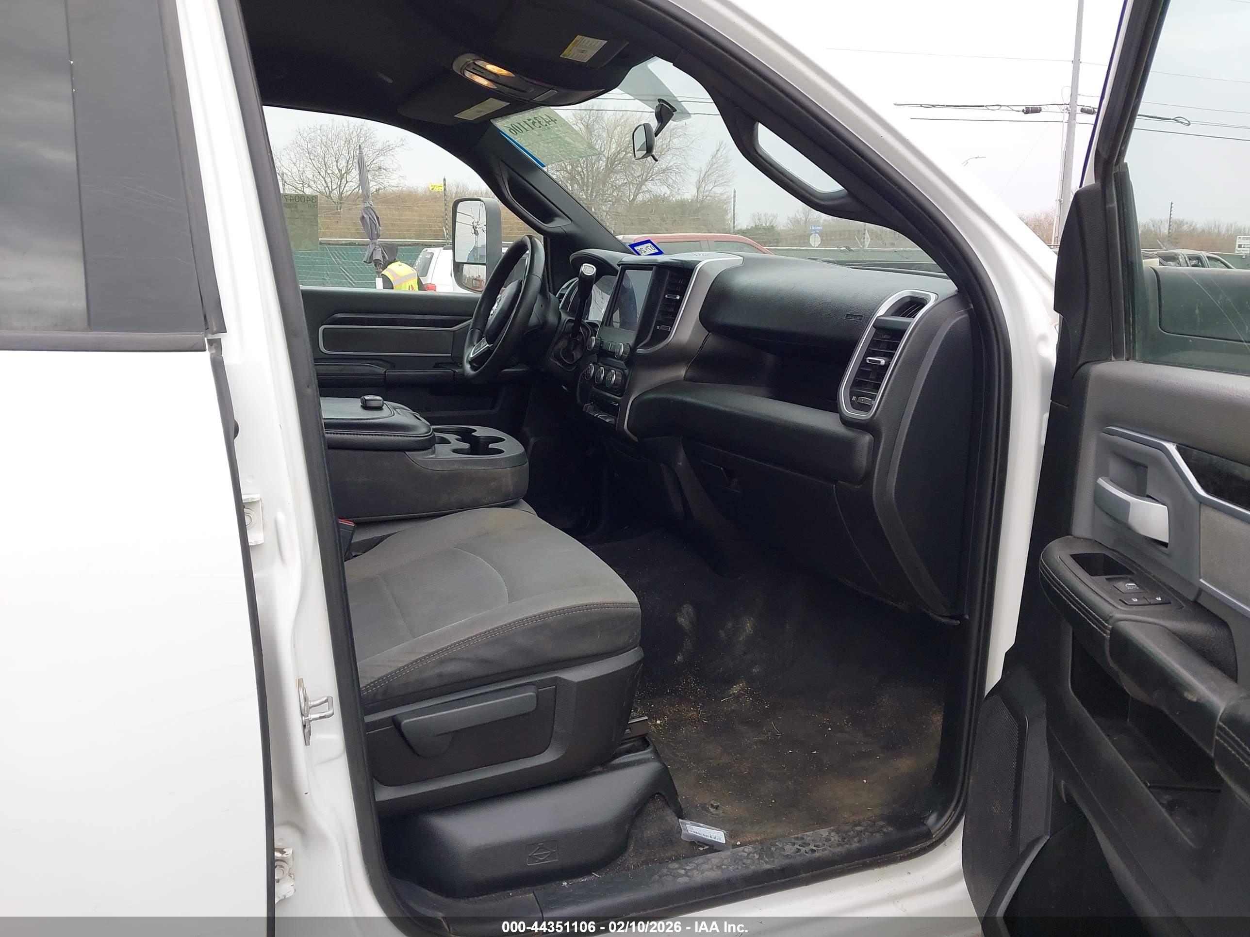 RAM 2500 image 5