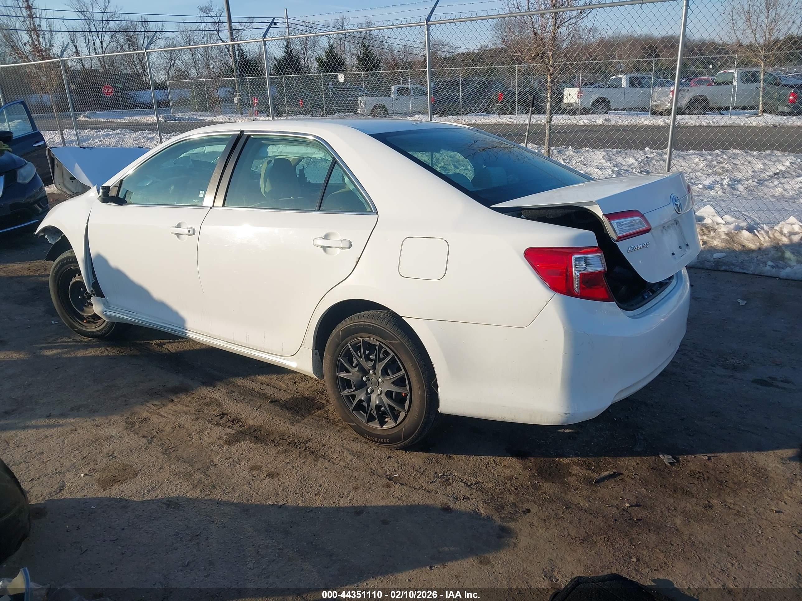 TOYOTA CAMRY image 3
