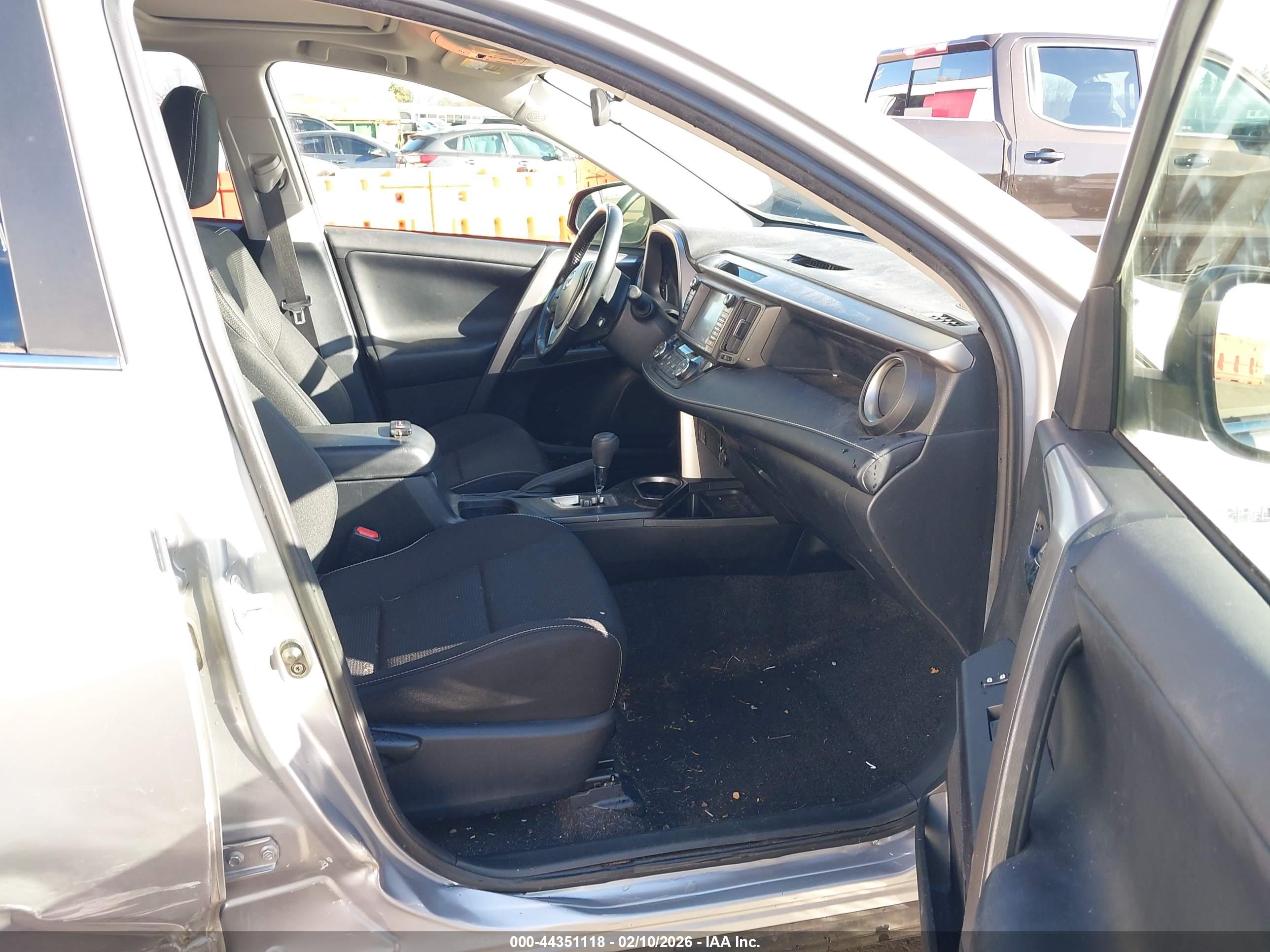 TOYOTA RAV4 image 5