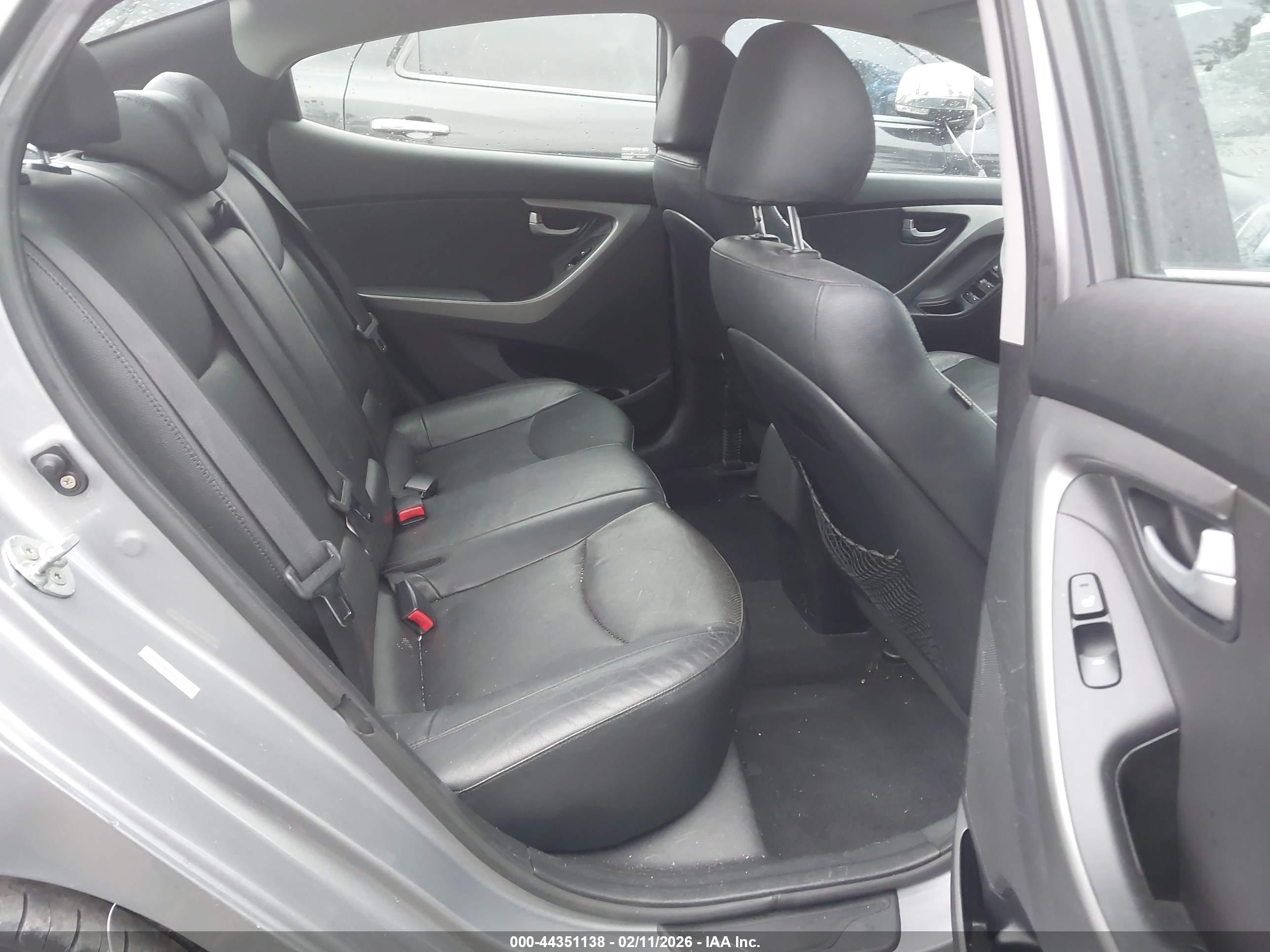 HYUNDAI ELANTRA image 8