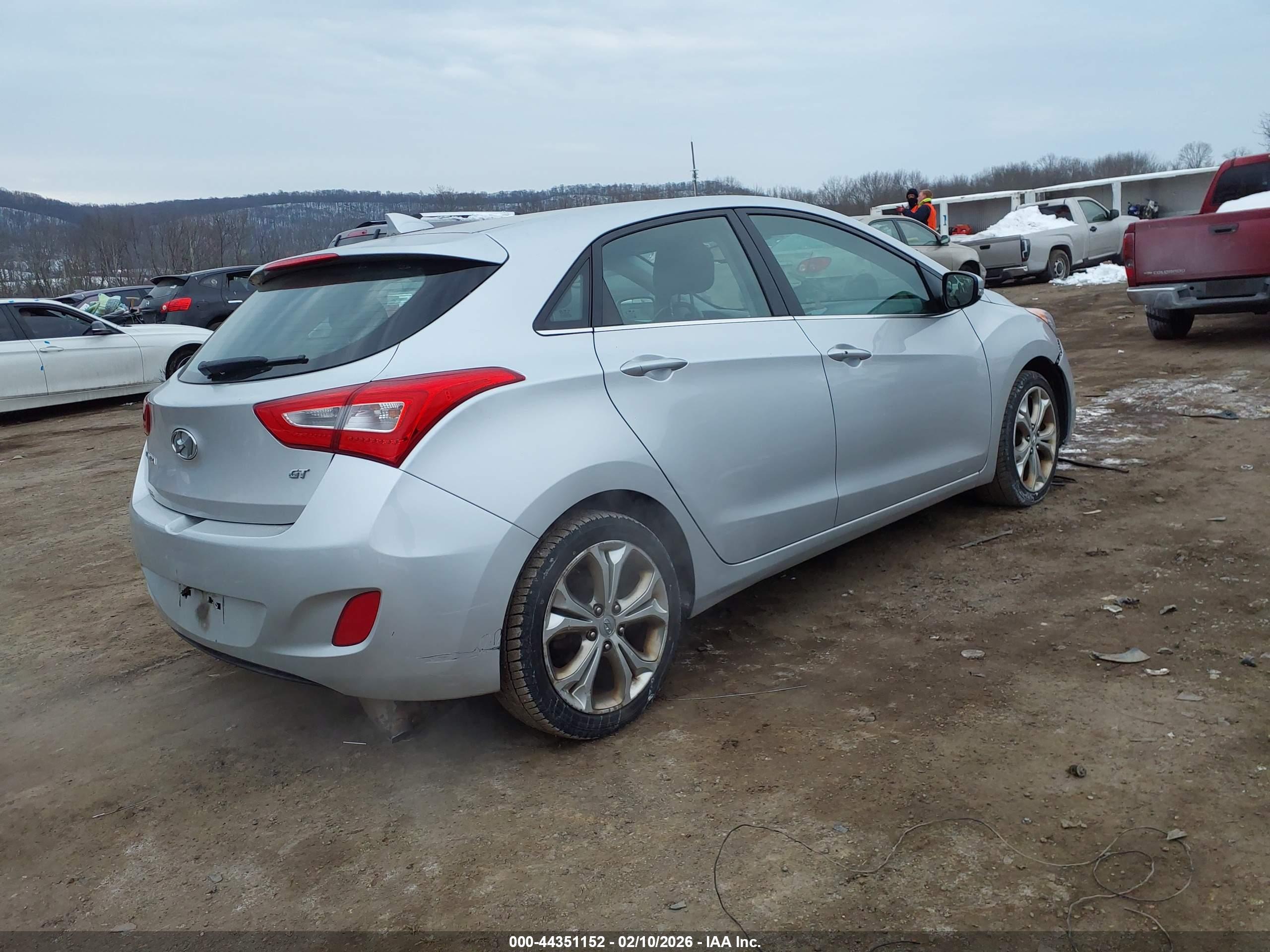 HYUNDAI ELANTRA image 4