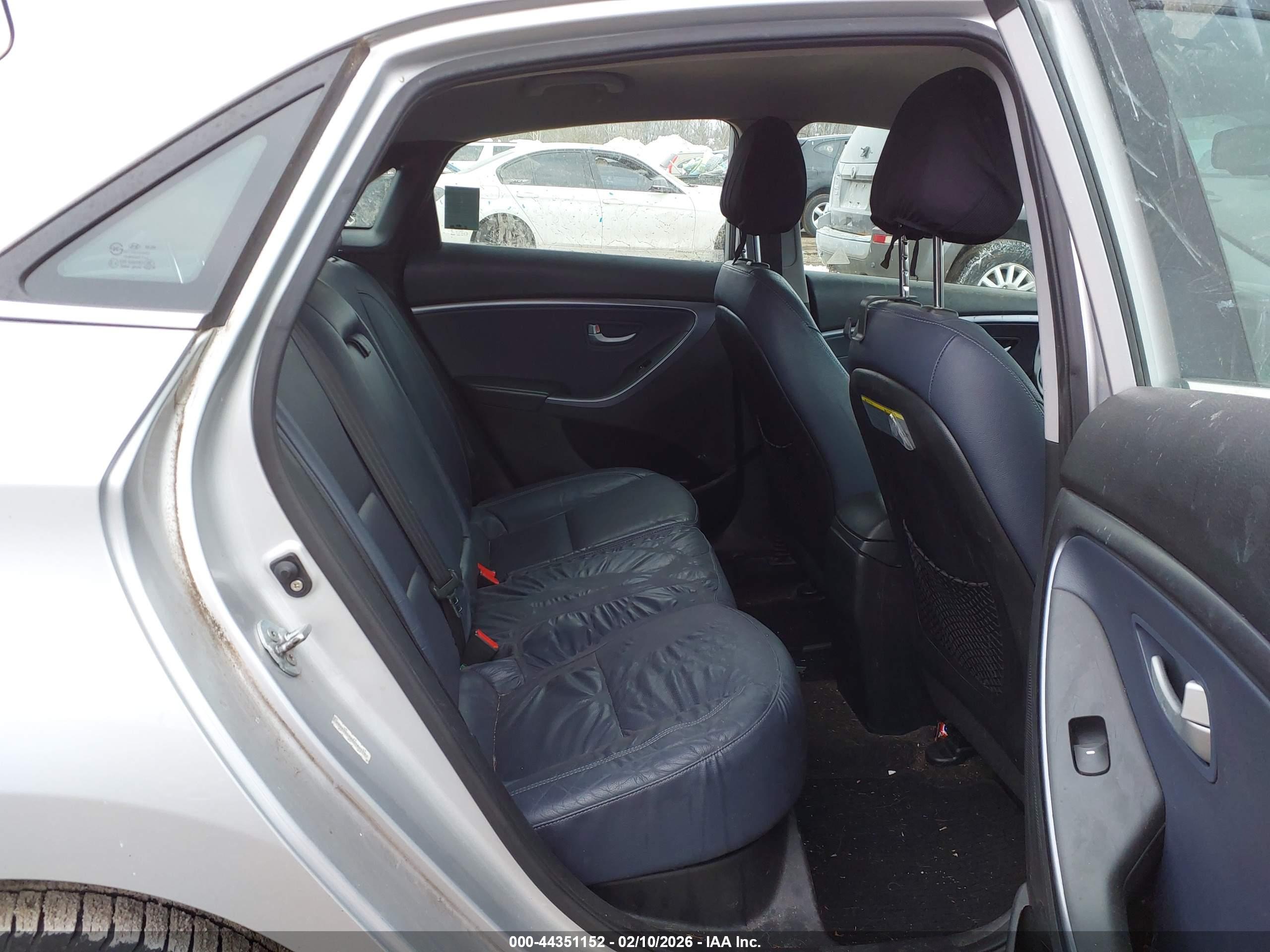 HYUNDAI ELANTRA image 8