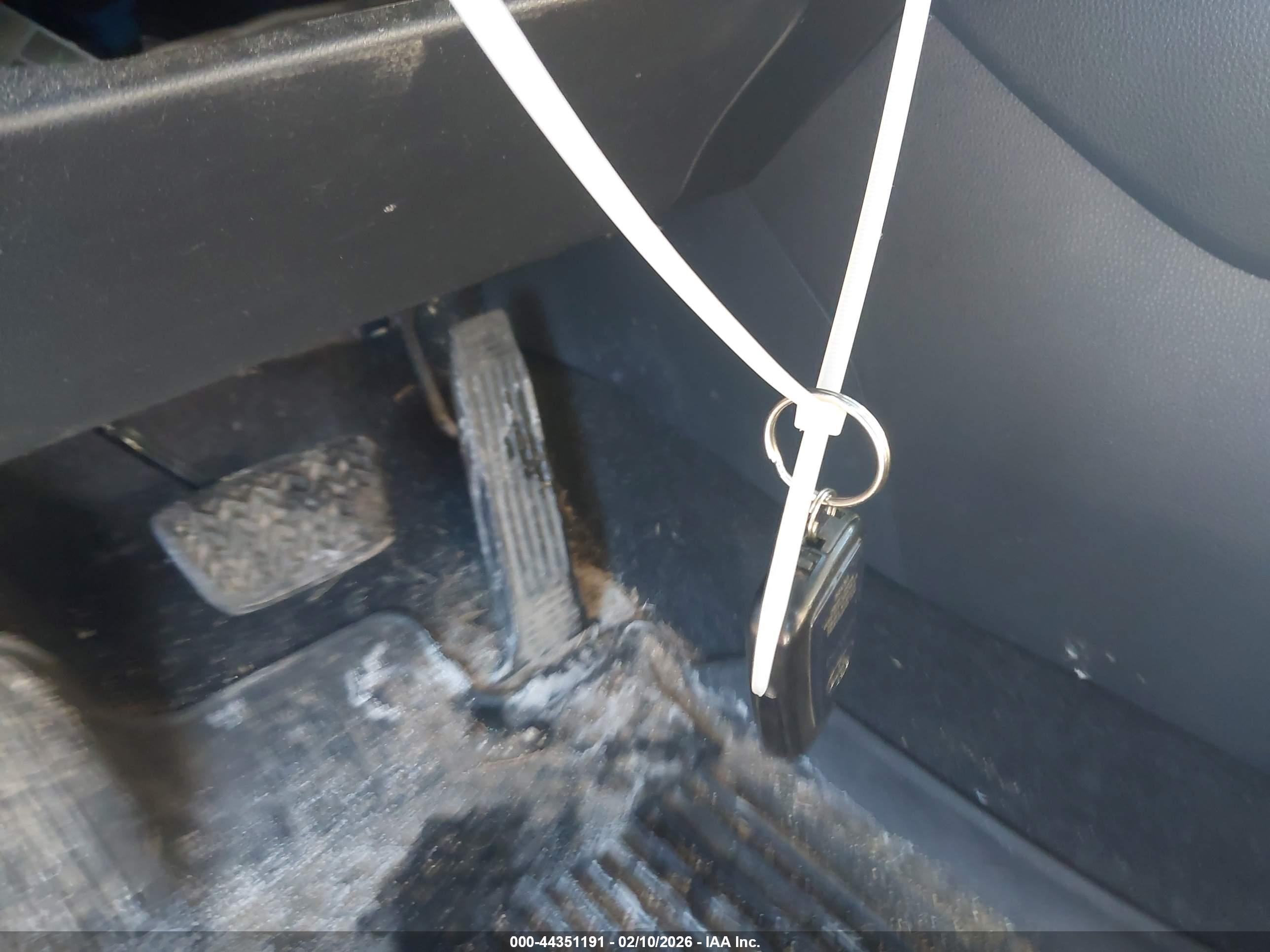 TOYOTA RAV4 image 11