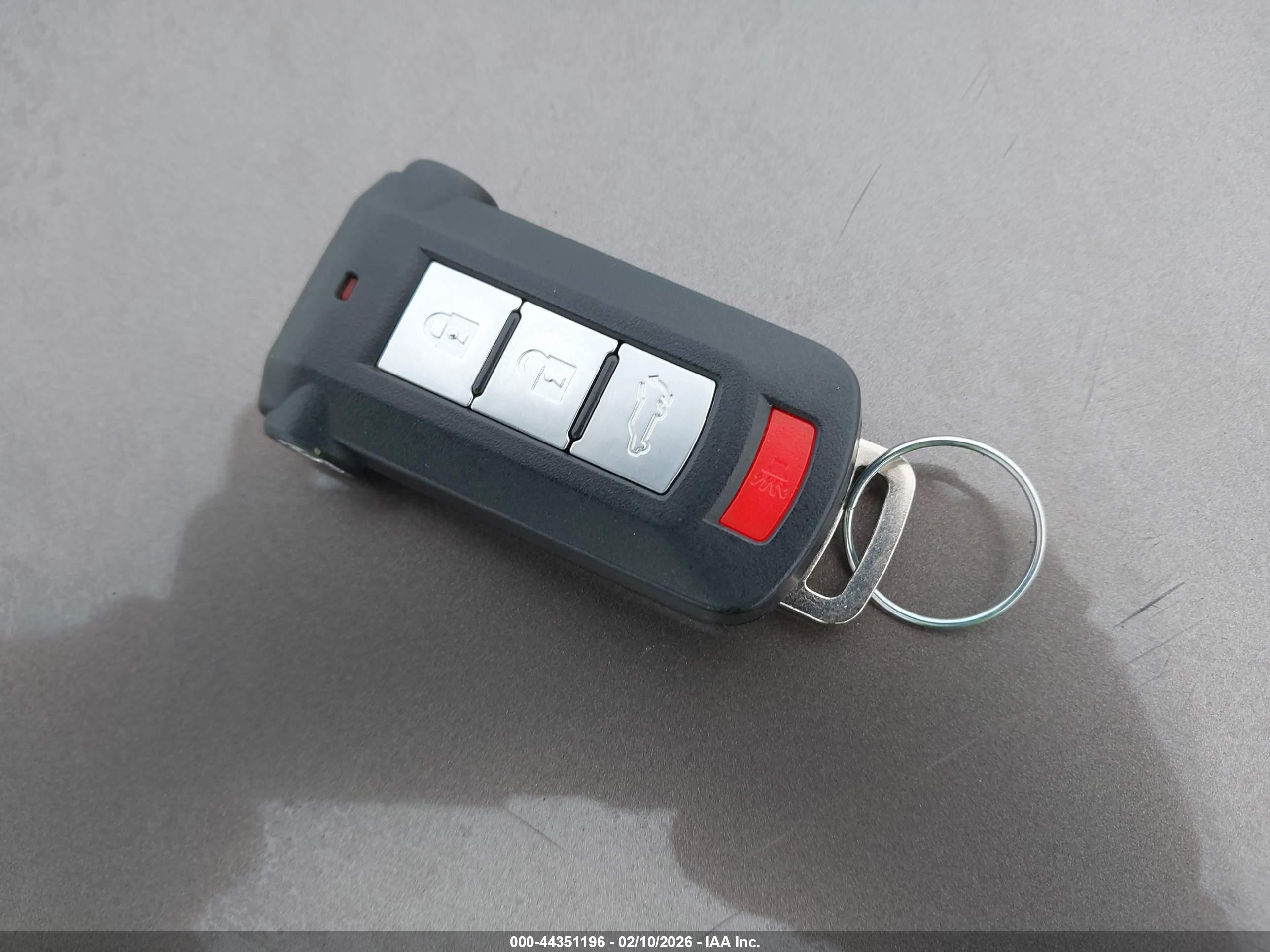 MITSUBISHI OUTLANDER image 11