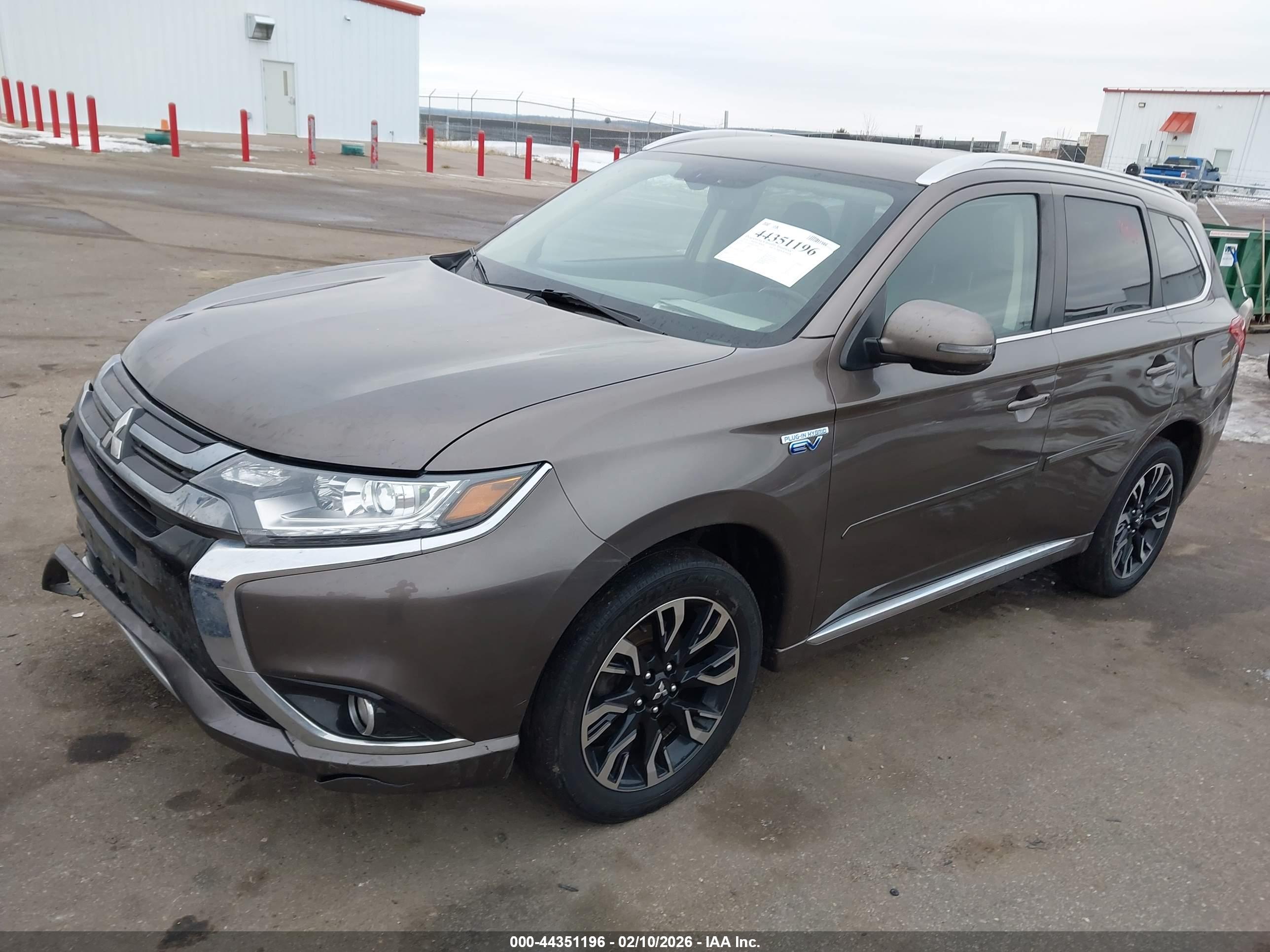 MITSUBISHI OUTLANDER image 2