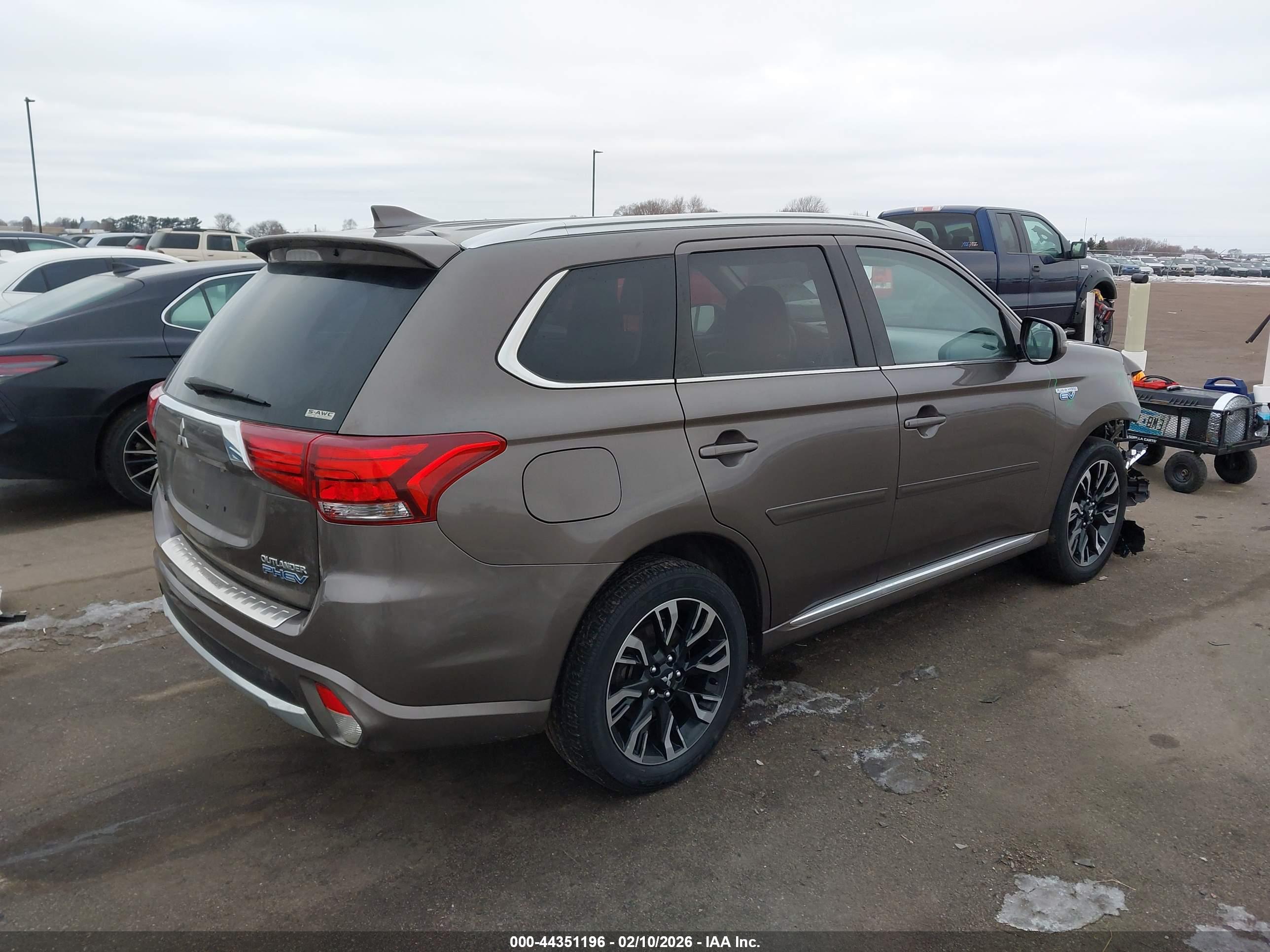 MITSUBISHI OUTLANDER image 4