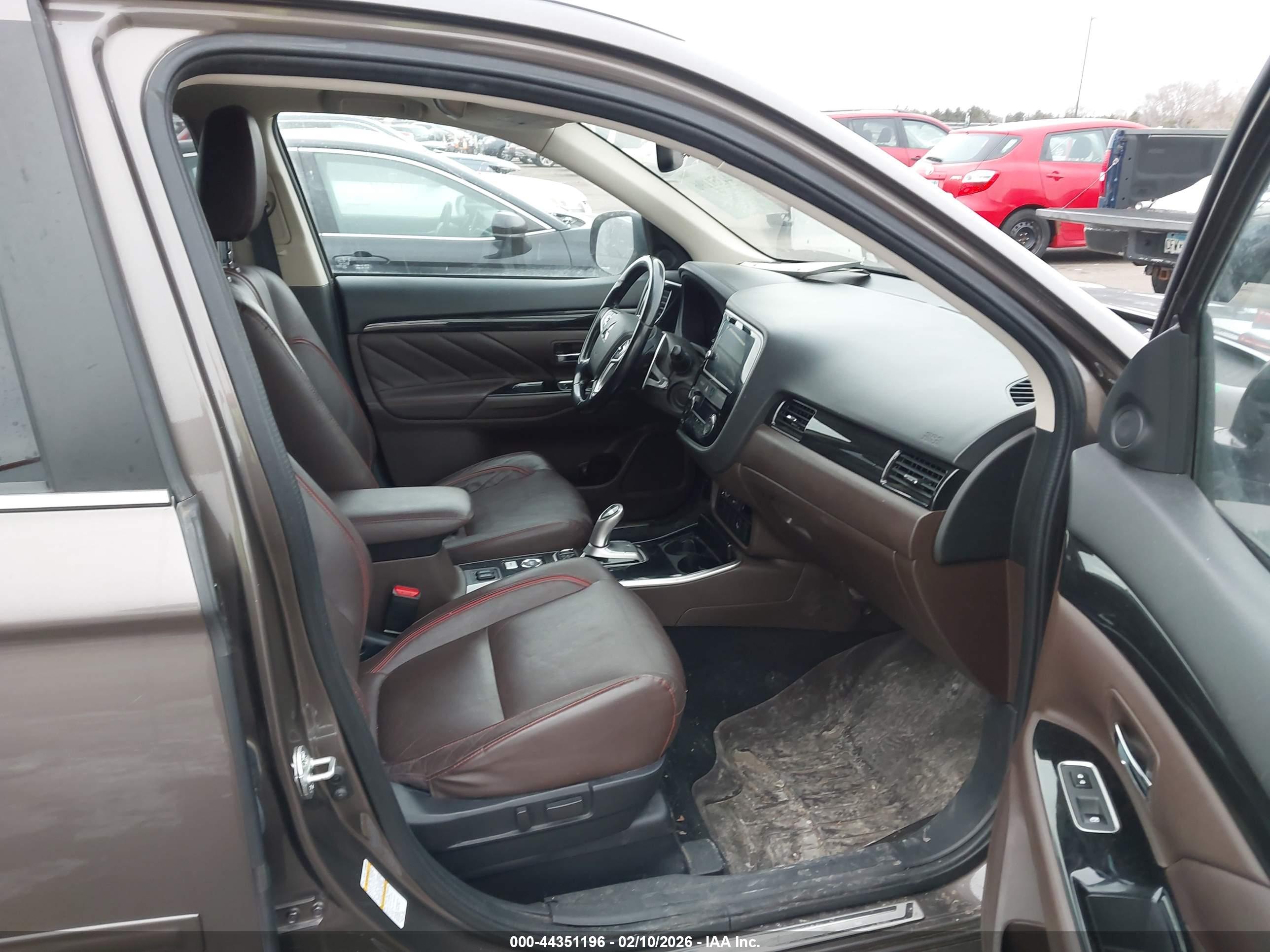 MITSUBISHI OUTLANDER image 5