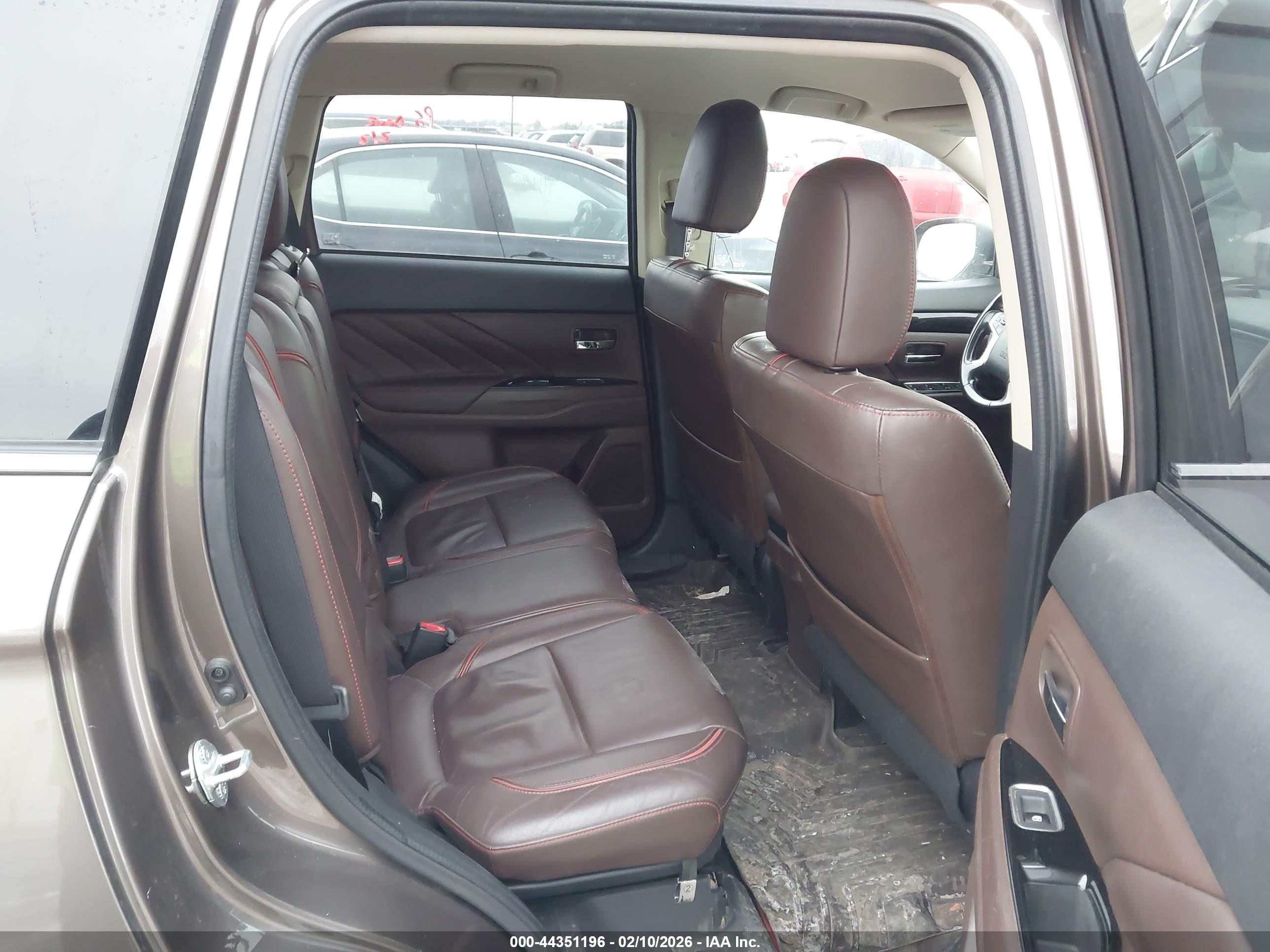 MITSUBISHI OUTLANDER image 8