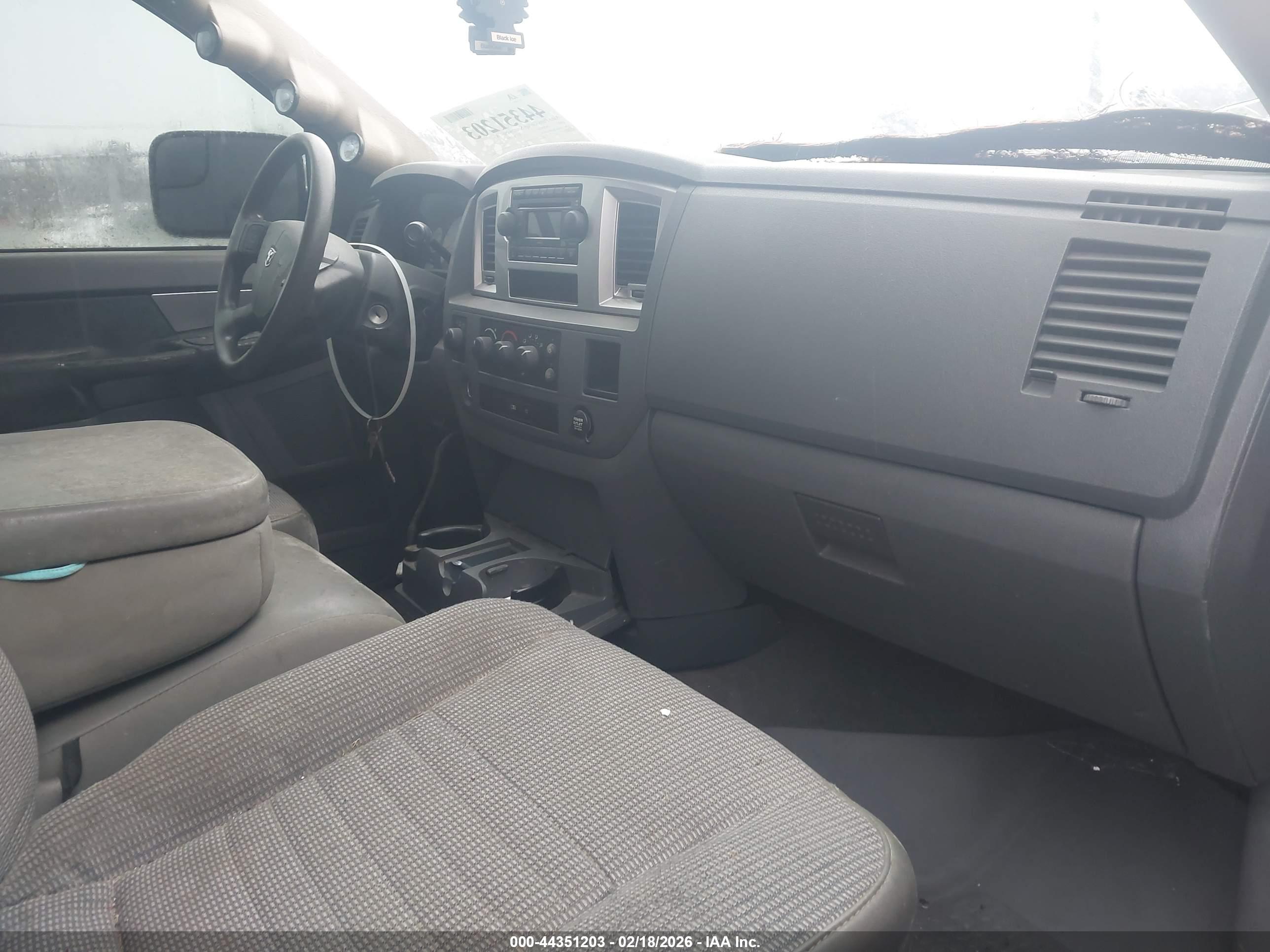DODGE RAM image 5