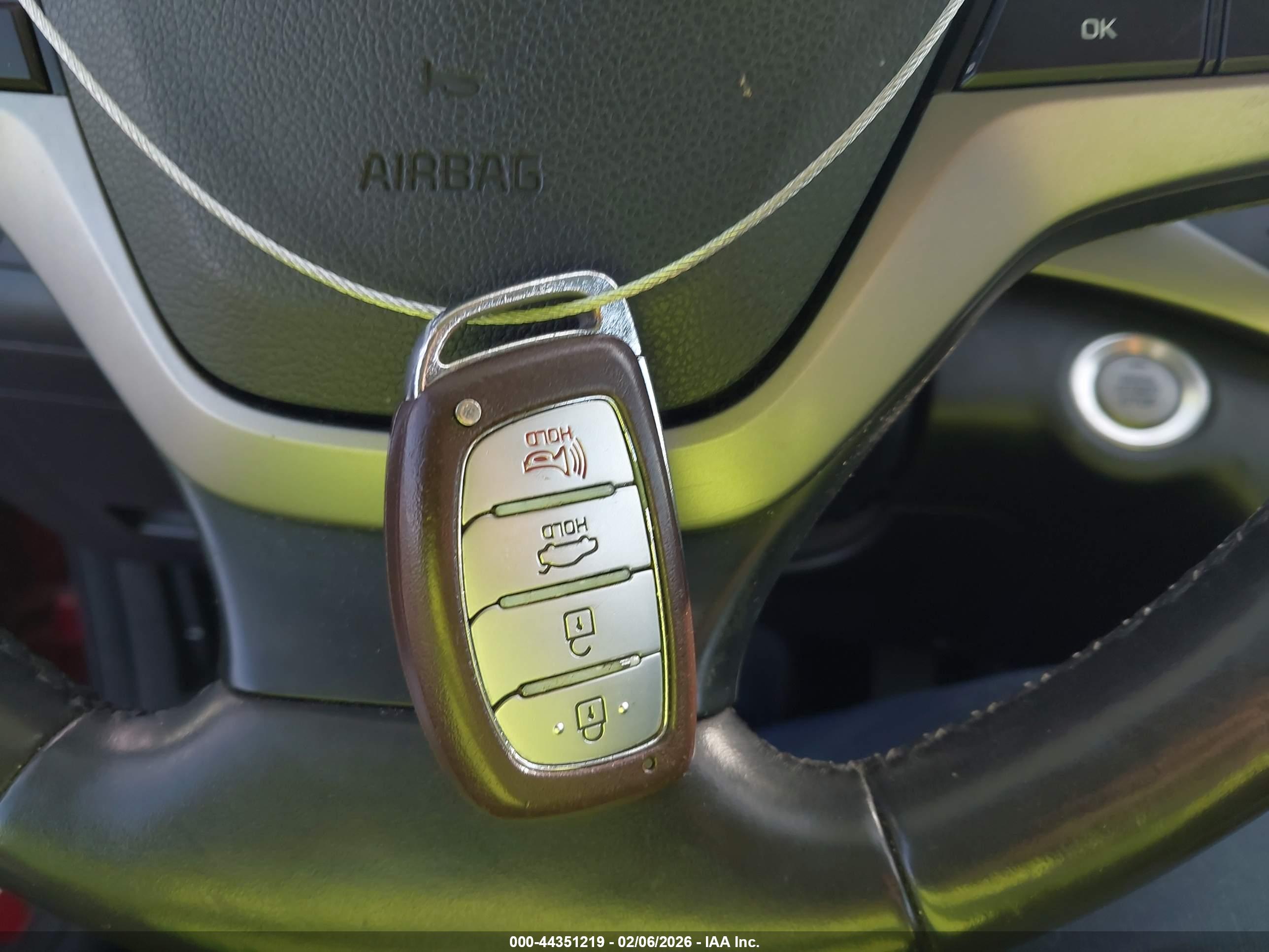 HYUNDAI ELANTRA image 11