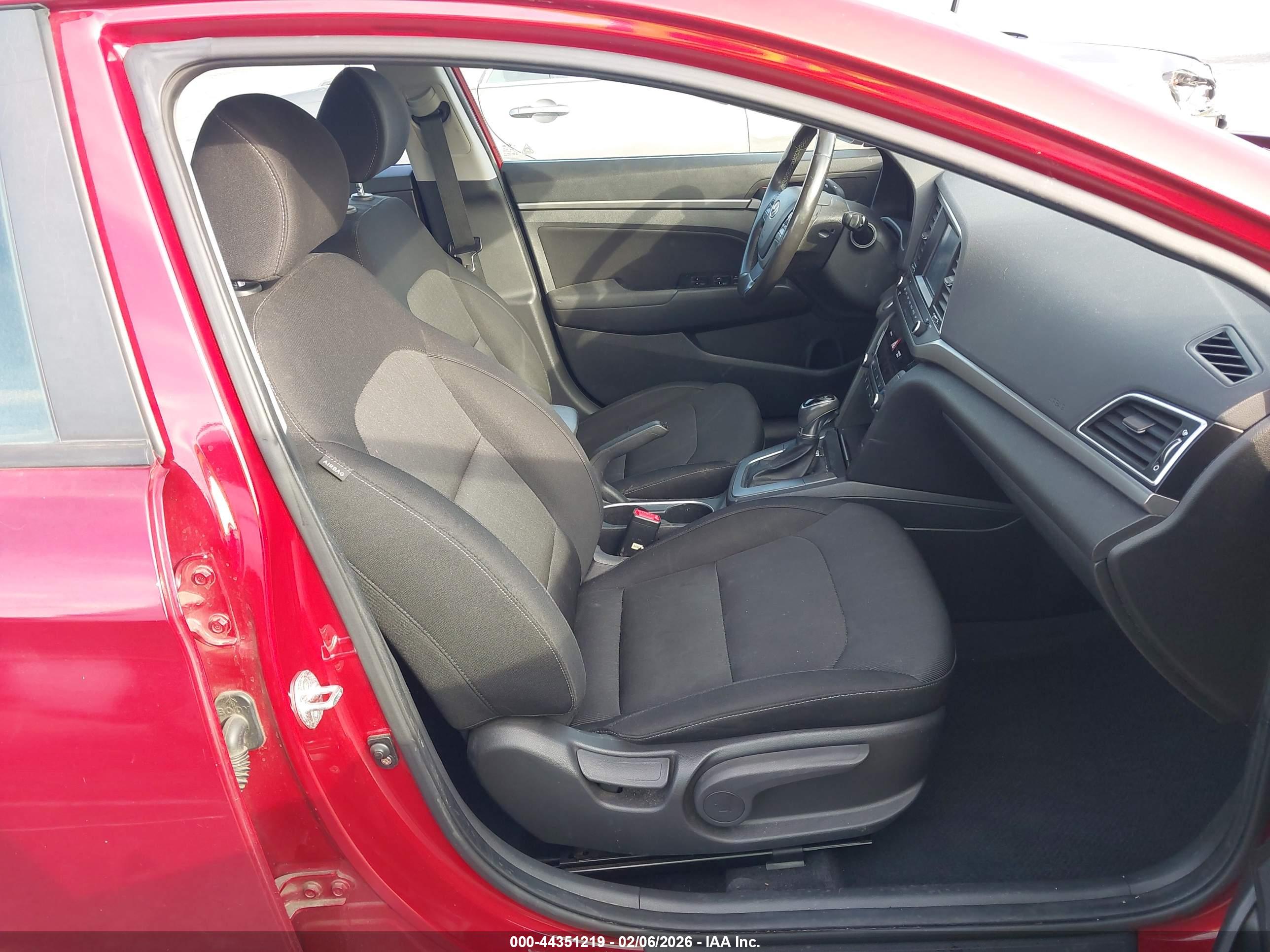 HYUNDAI ELANTRA image 5