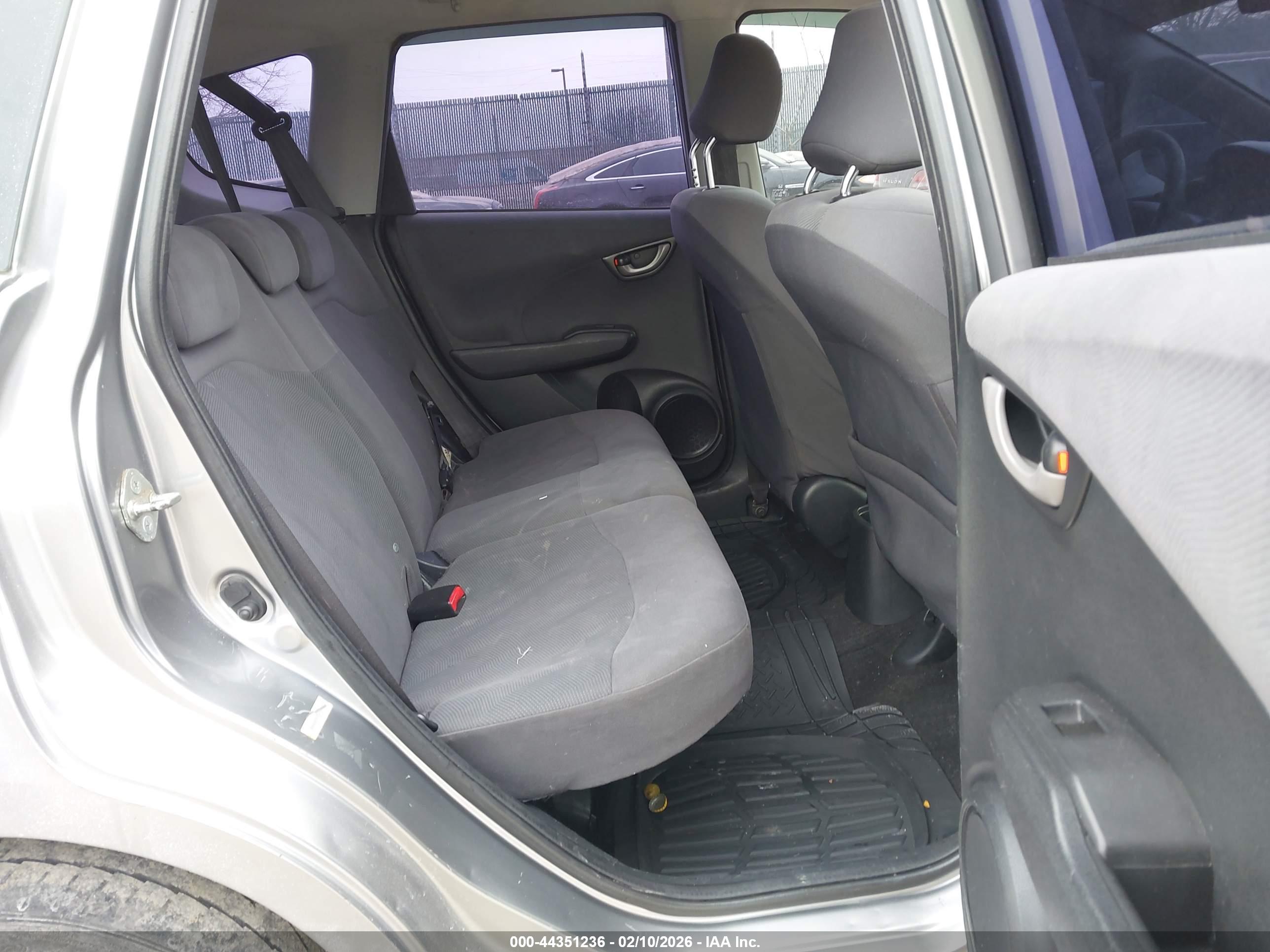 HONDA FIT image 8