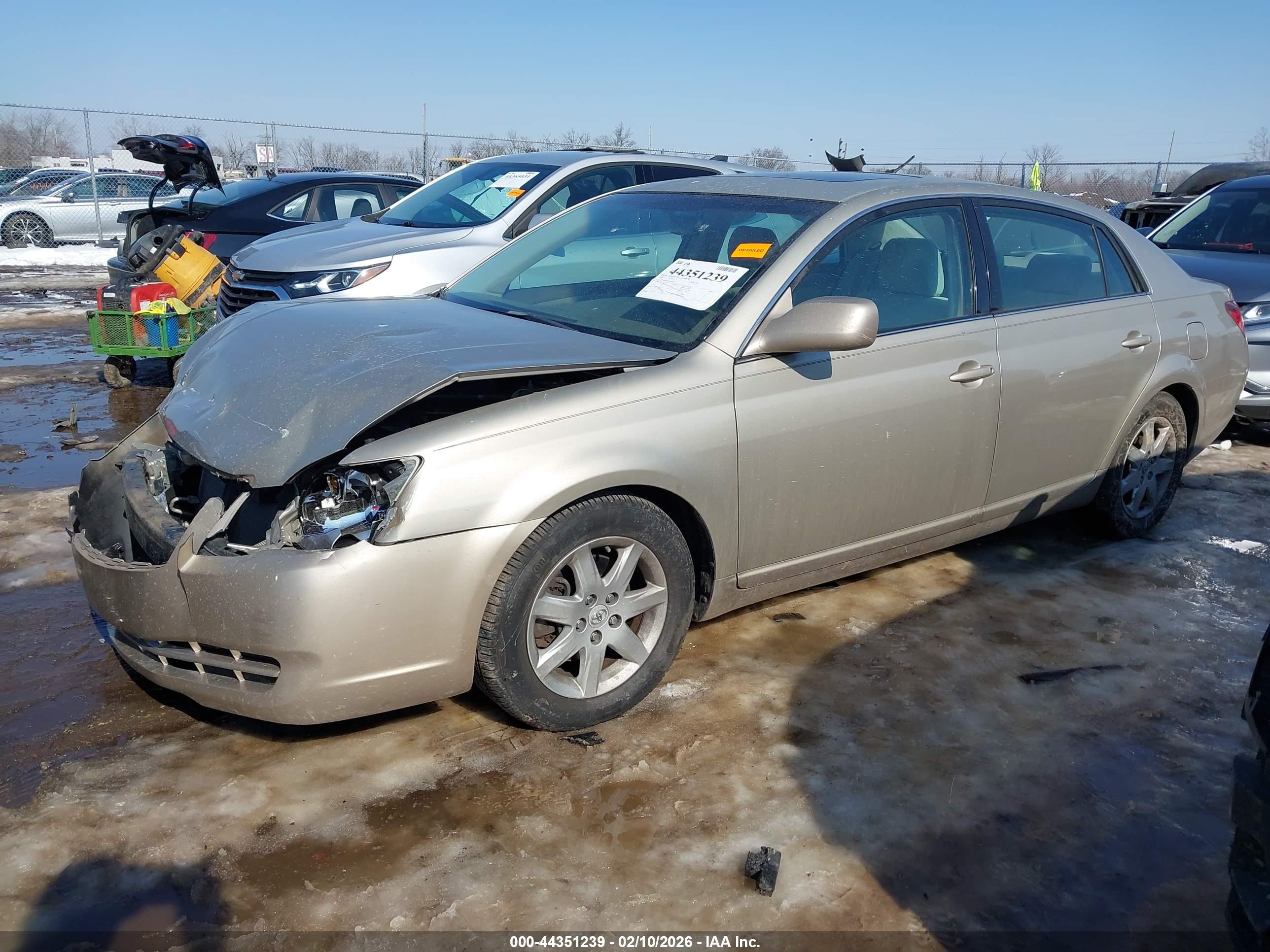 TOYOTA AVALON image 2