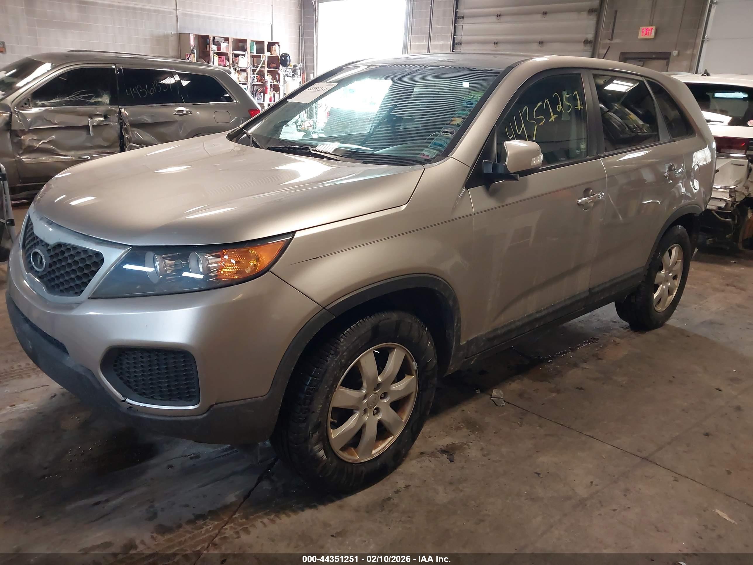 KIA SORENTO image 2