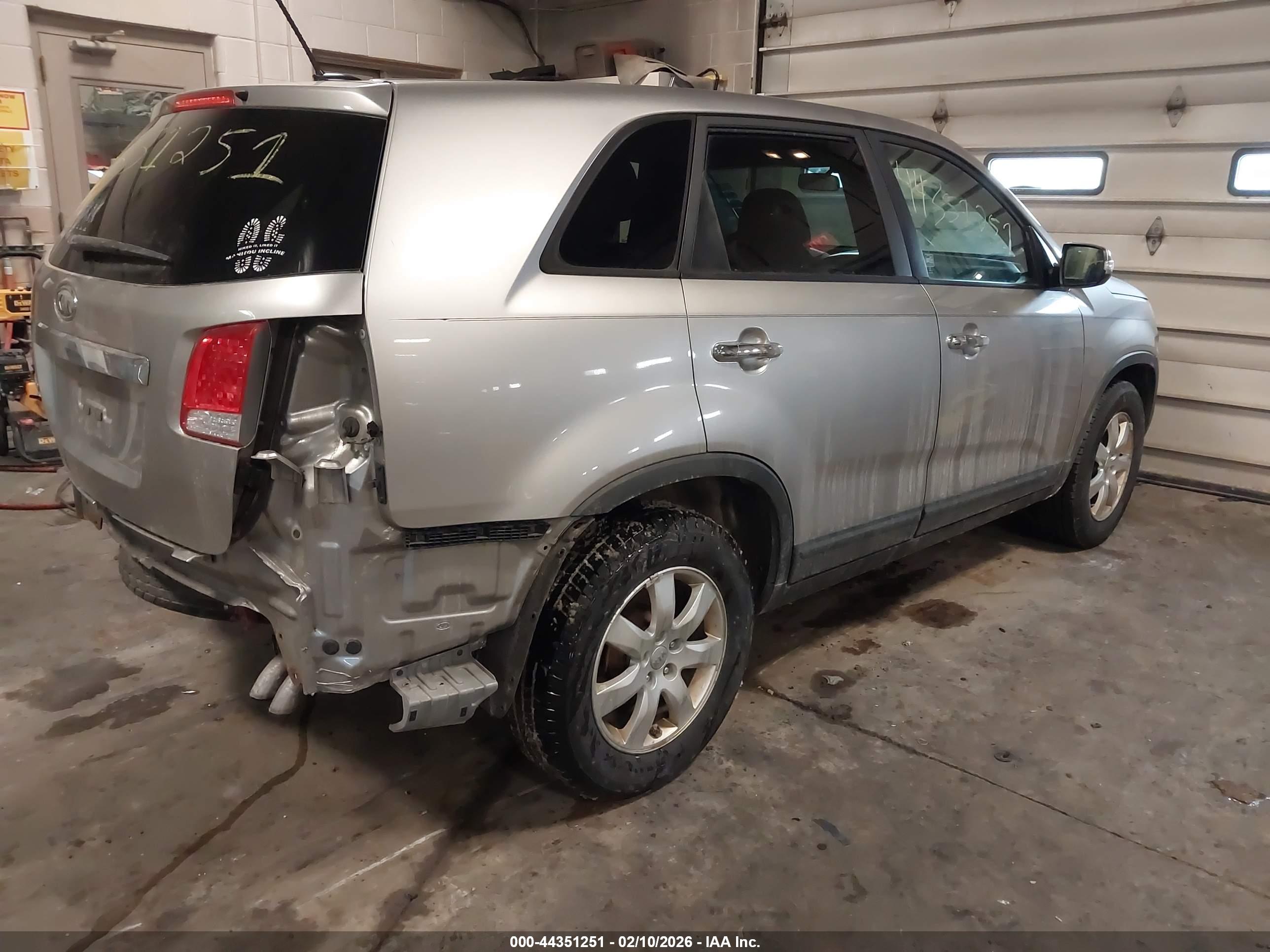 KIA SORENTO image 4