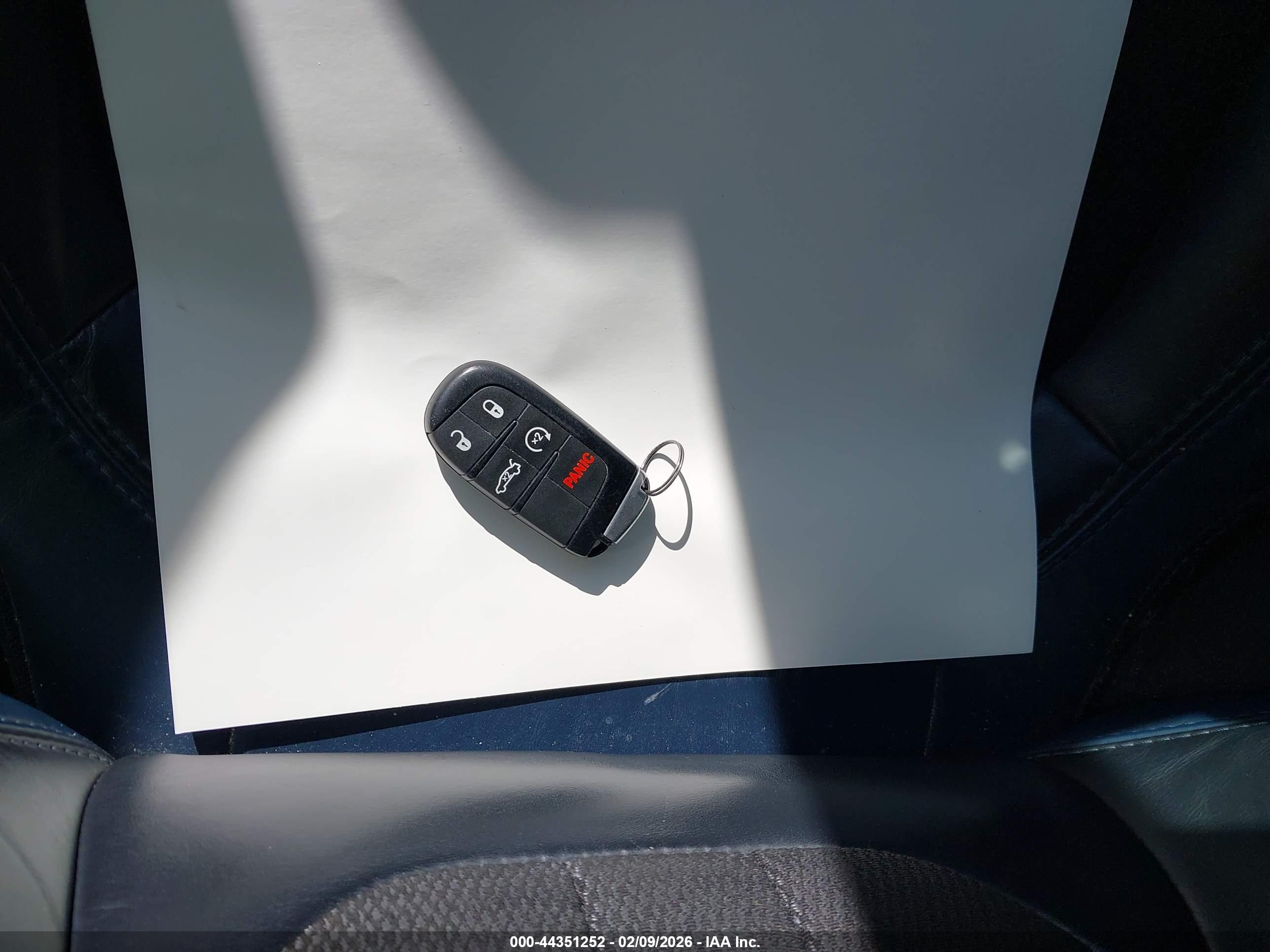 CHRYSLER 200 image 11