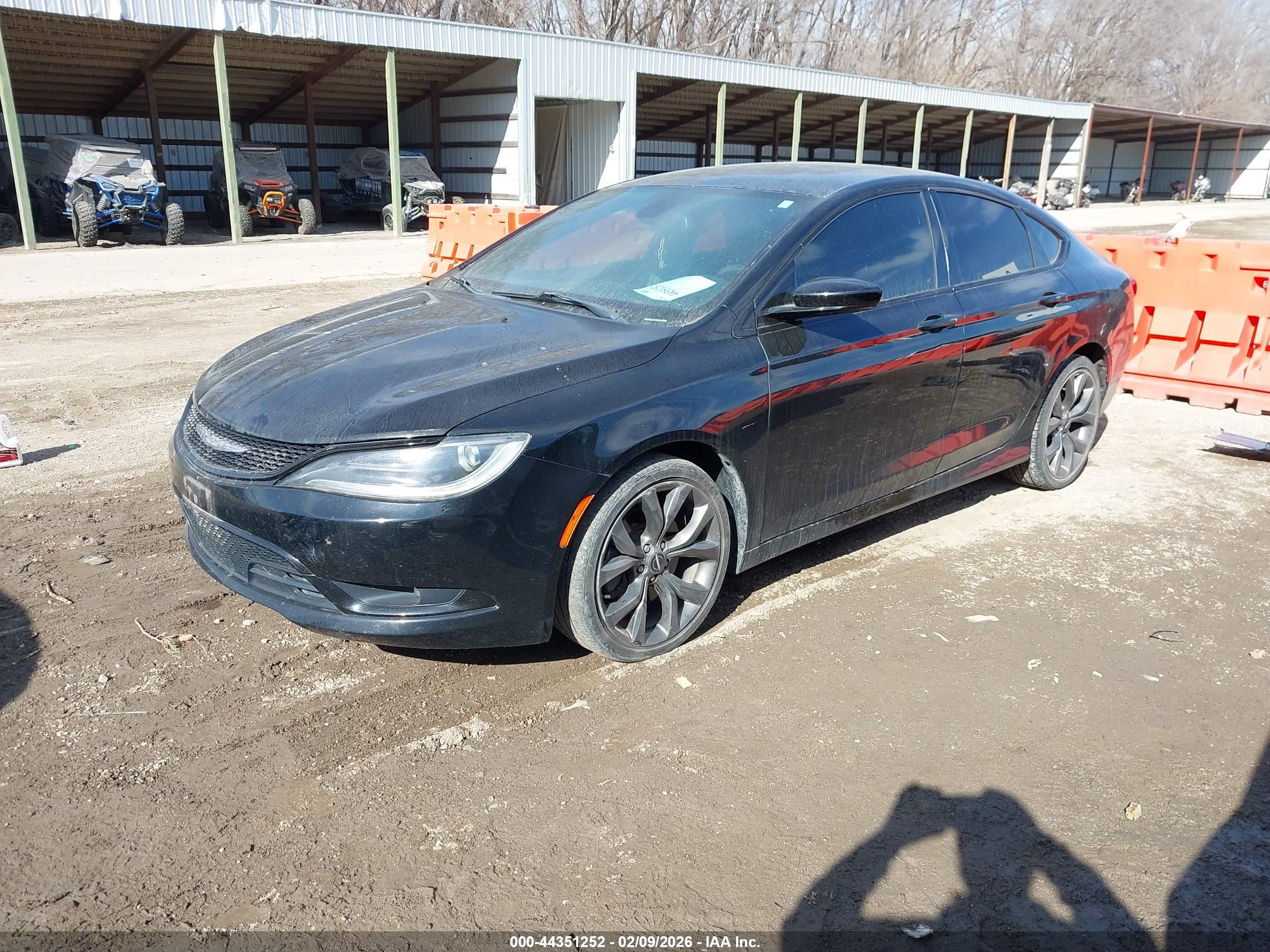 CHRYSLER 200 image 2