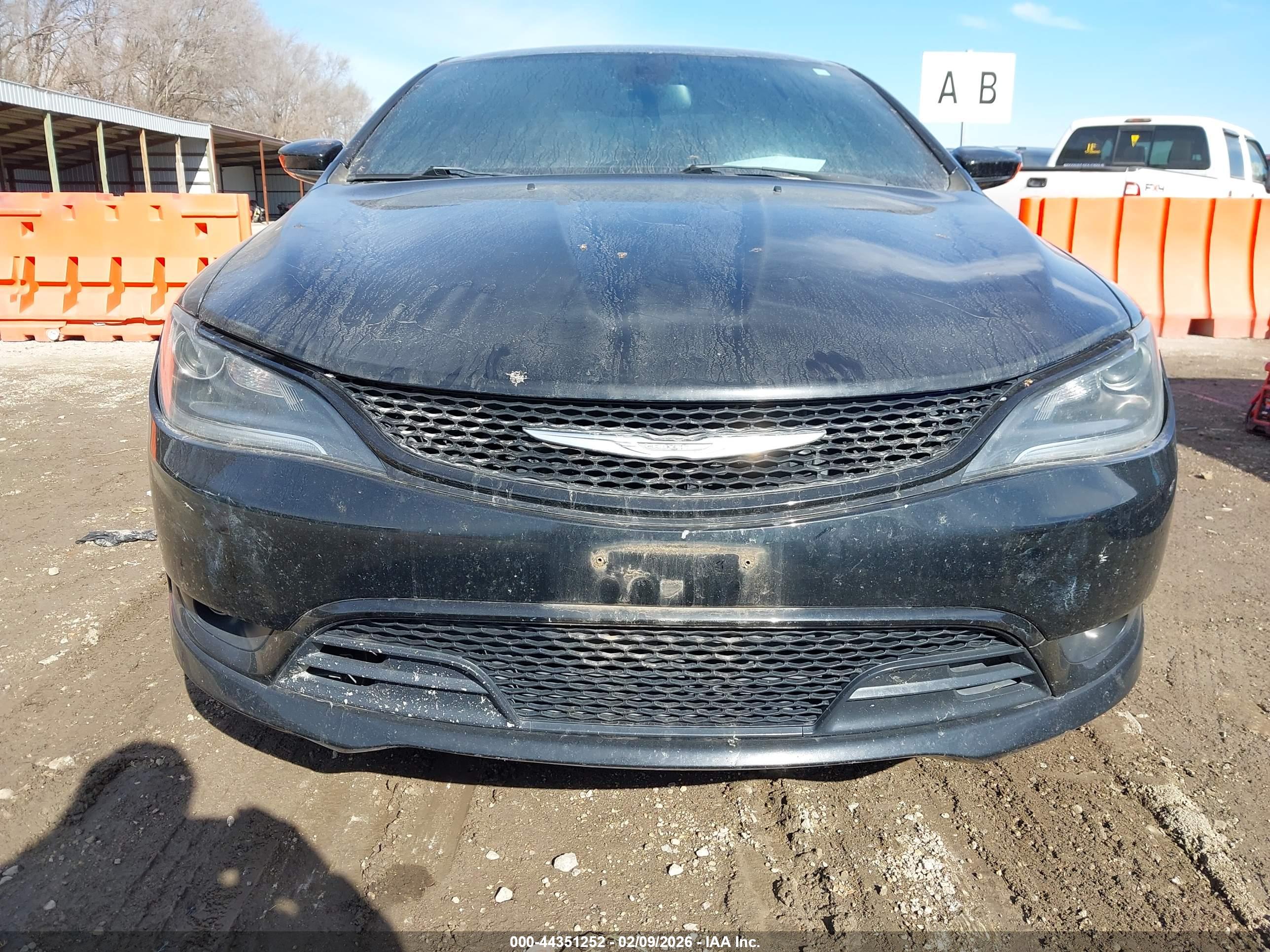 CHRYSLER 200 image 6