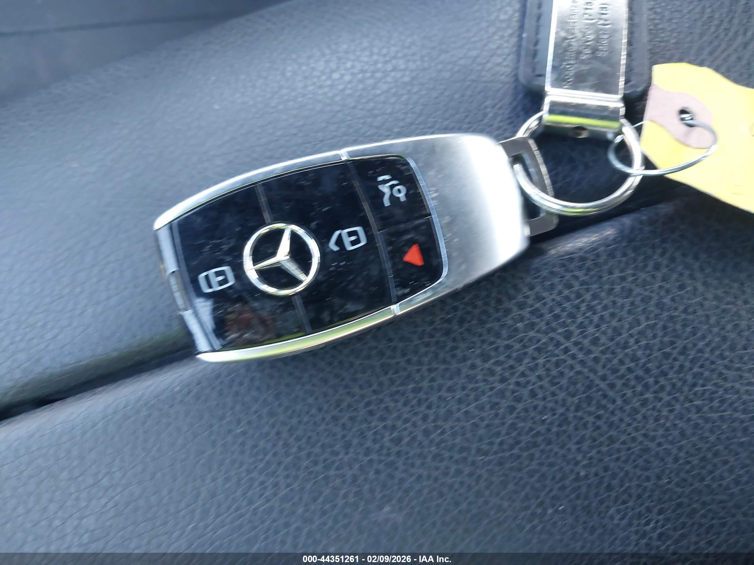 MERCEDES-BENZ E image 11
