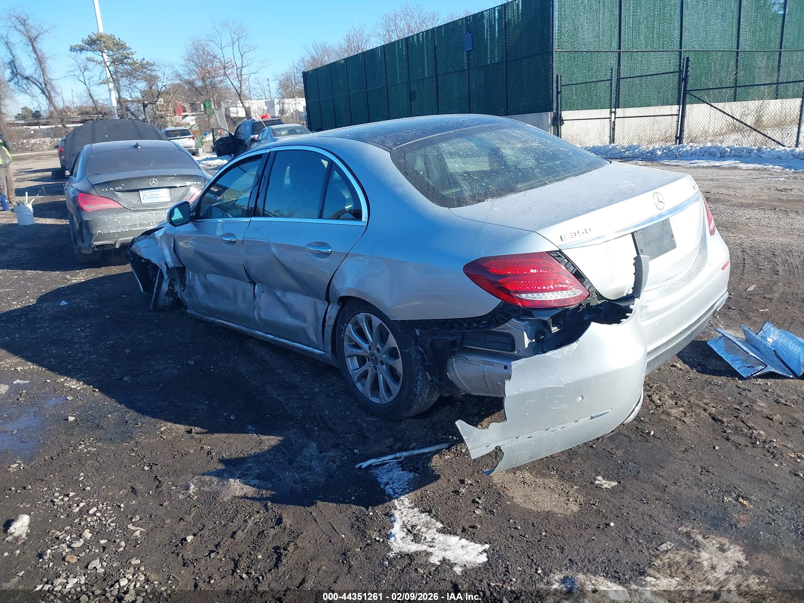 MERCEDES-BENZ E image 3