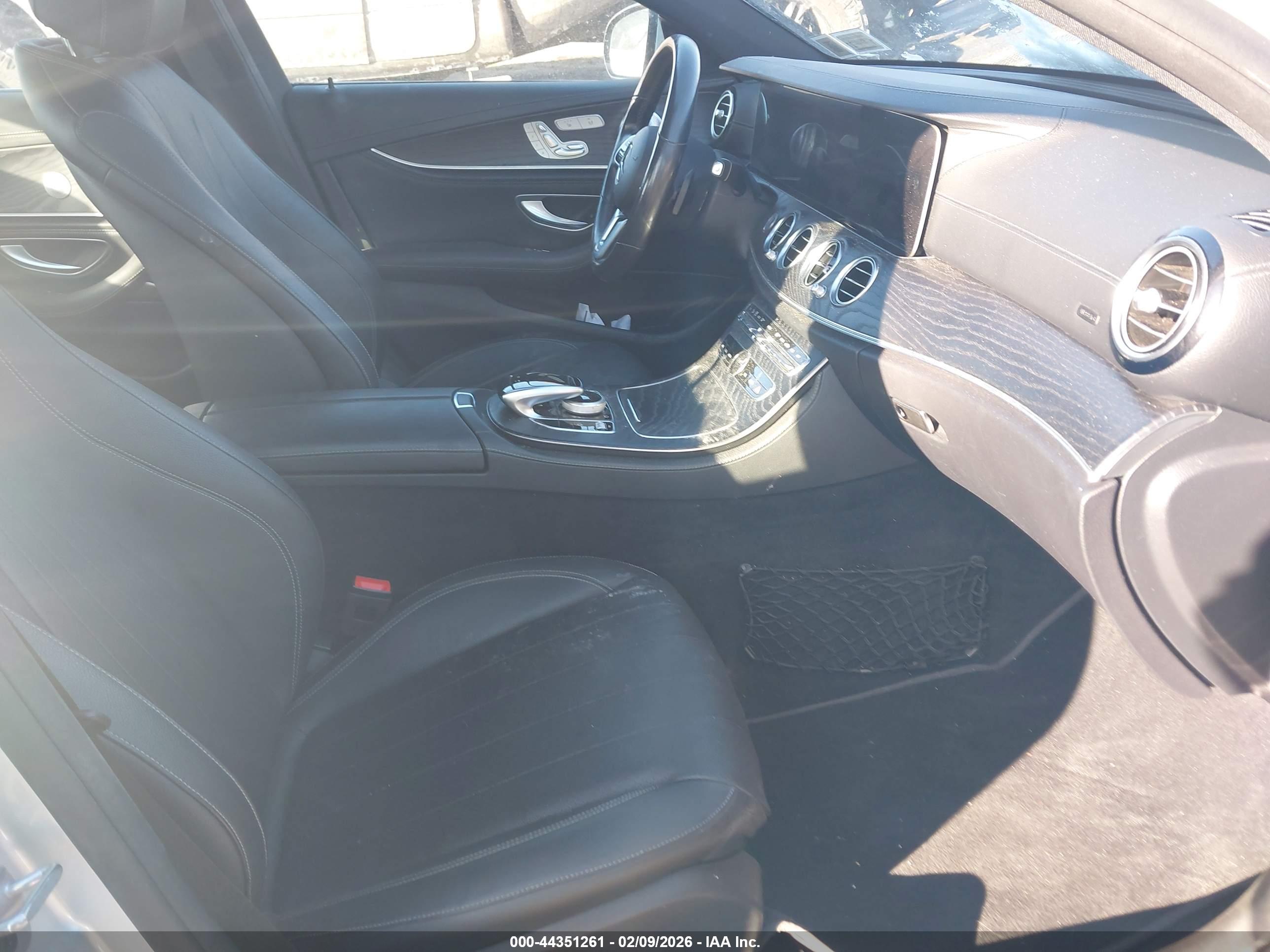 MERCEDES-BENZ E image 5