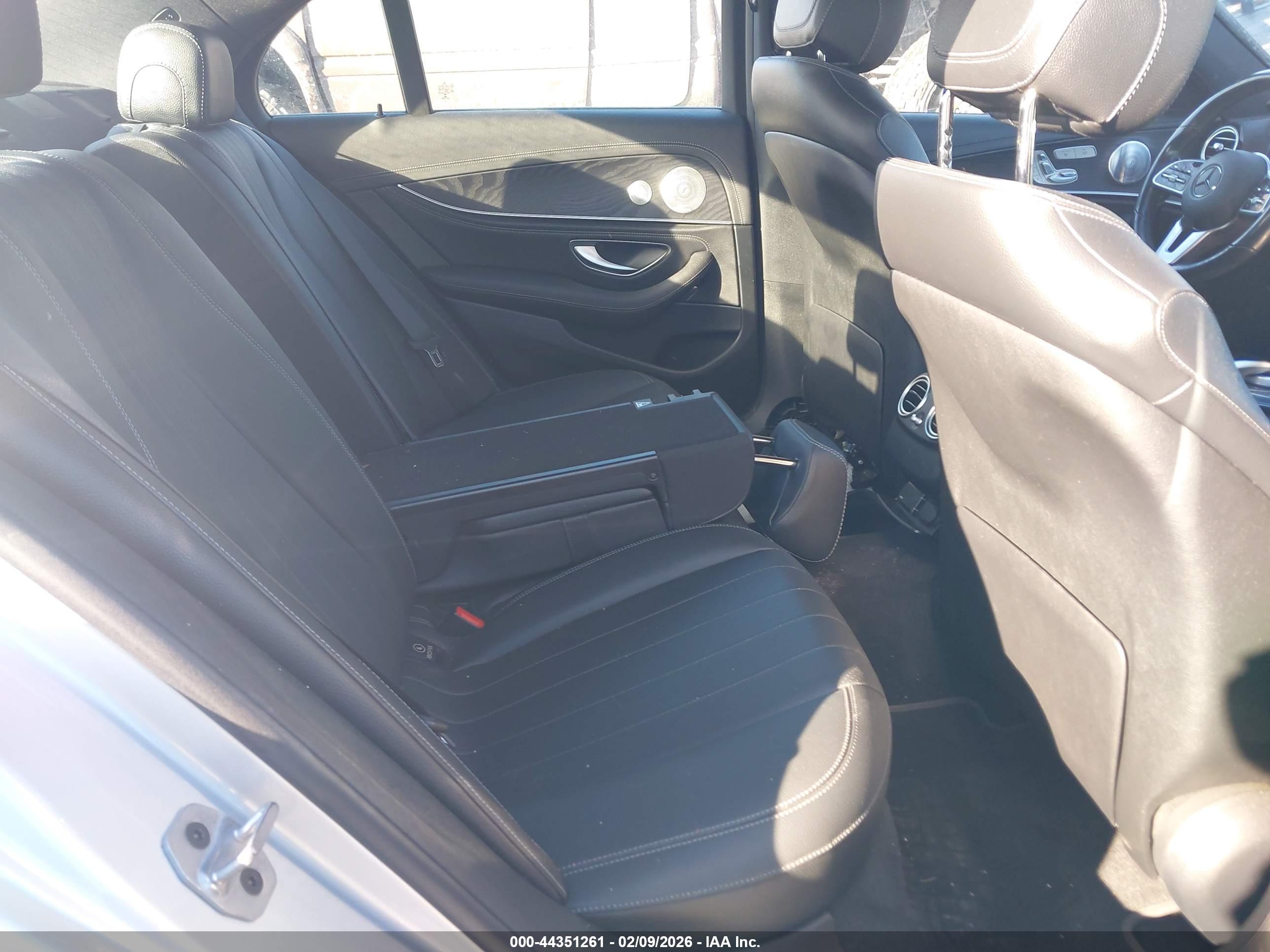 MERCEDES-BENZ E image 8