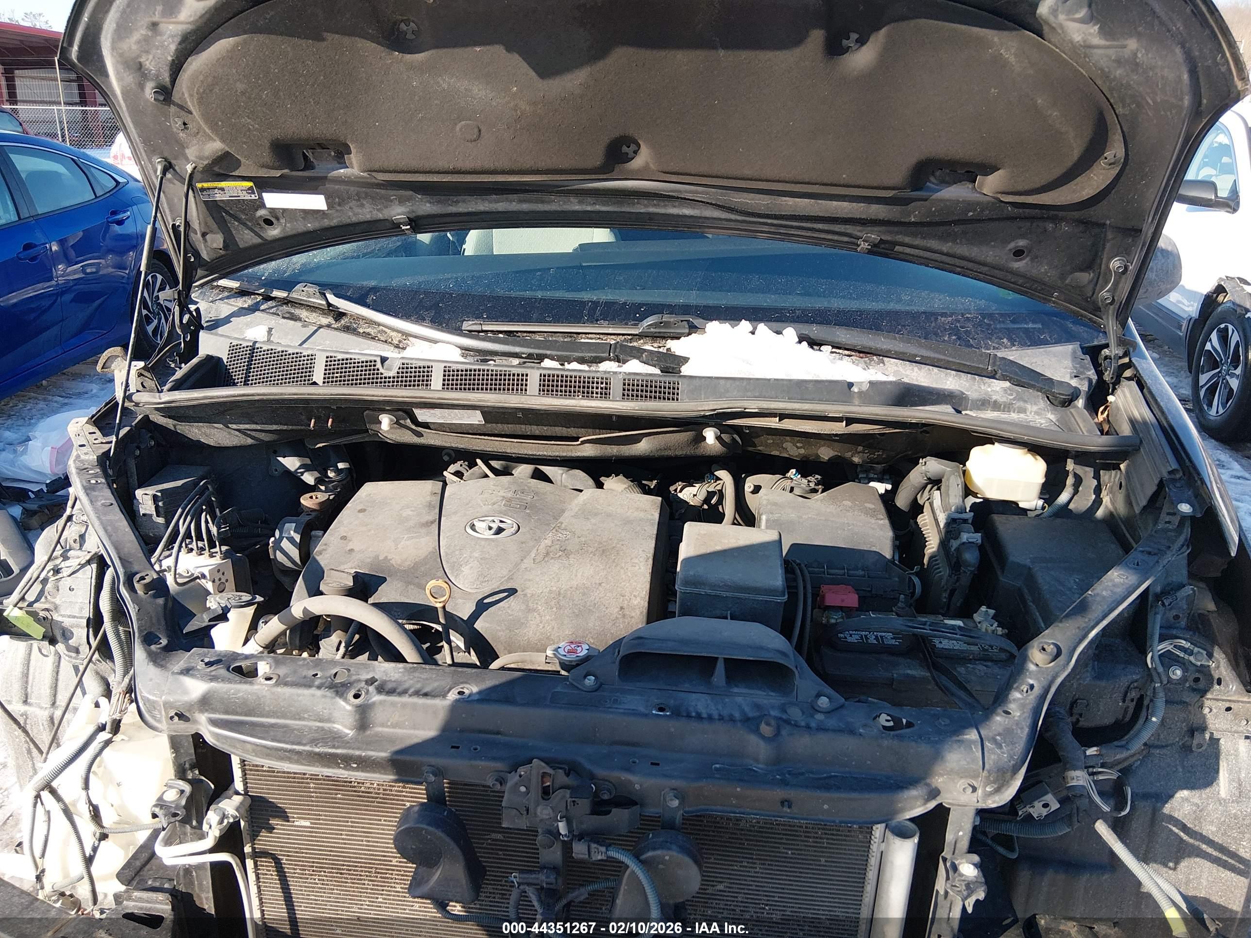 TOYOTA SIENNA image 10