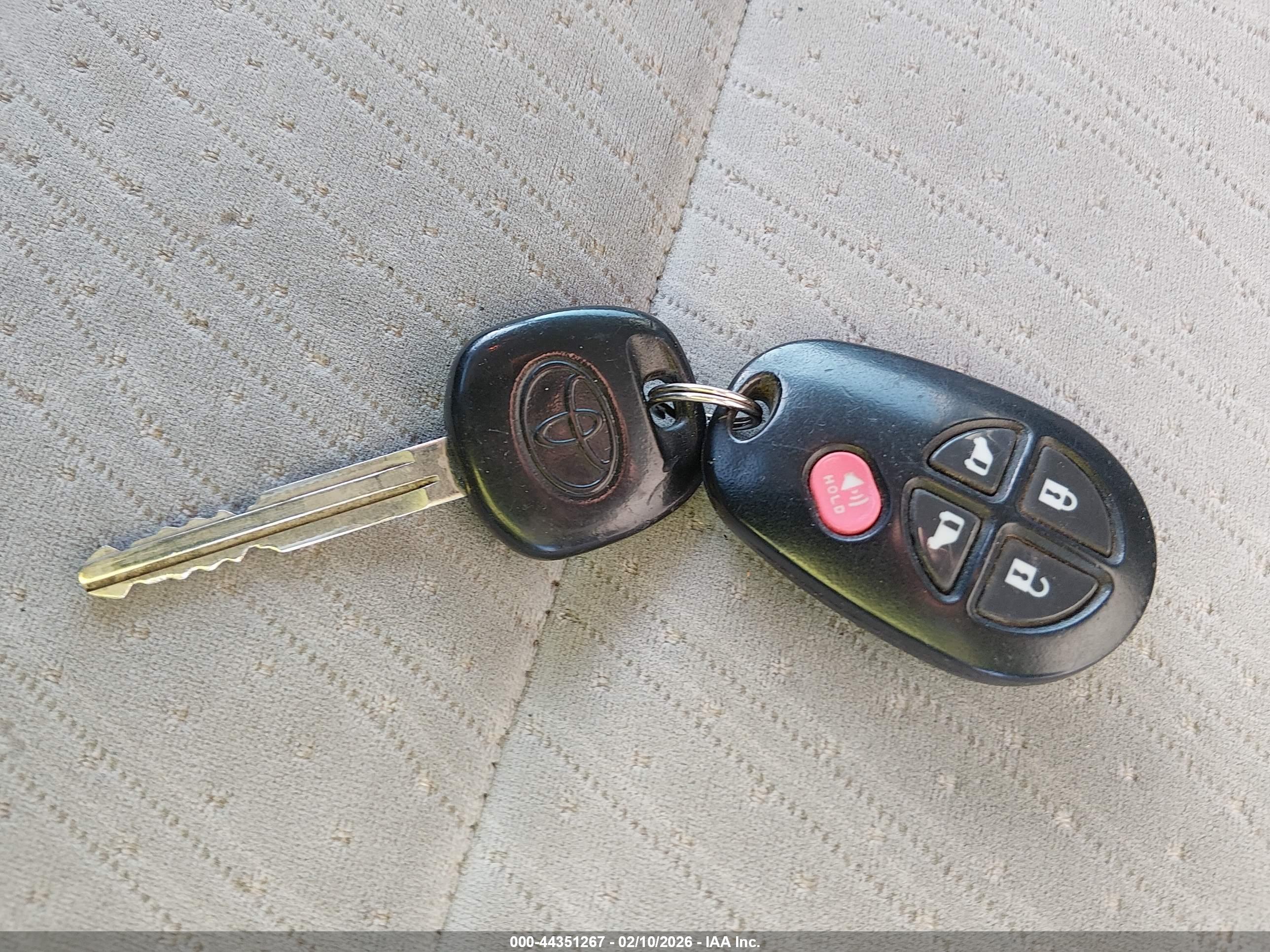 TOYOTA SIENNA image 11