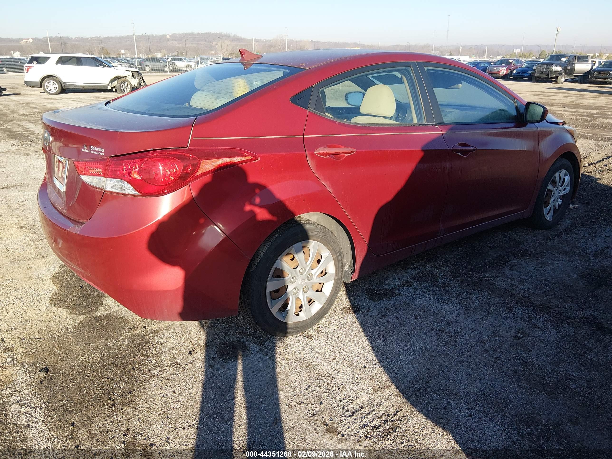 HYUNDAI ELANTRA image 4