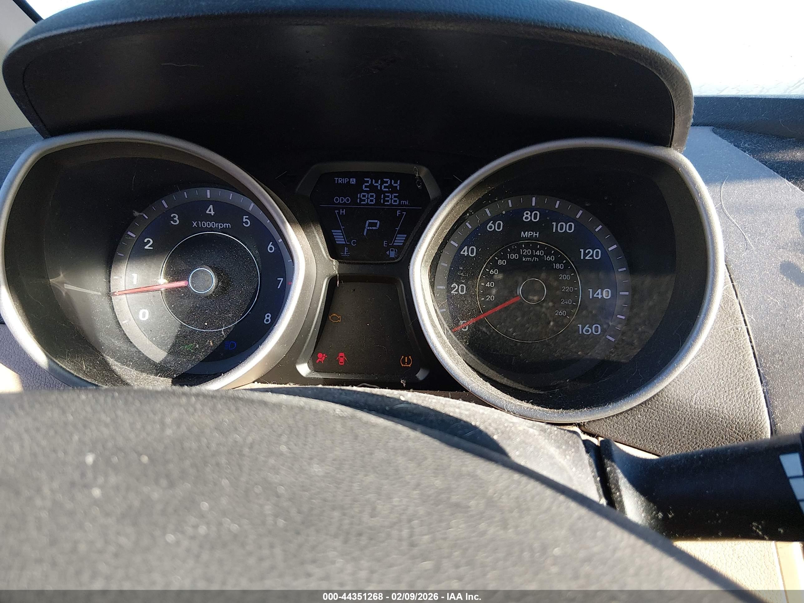 HYUNDAI ELANTRA image 7