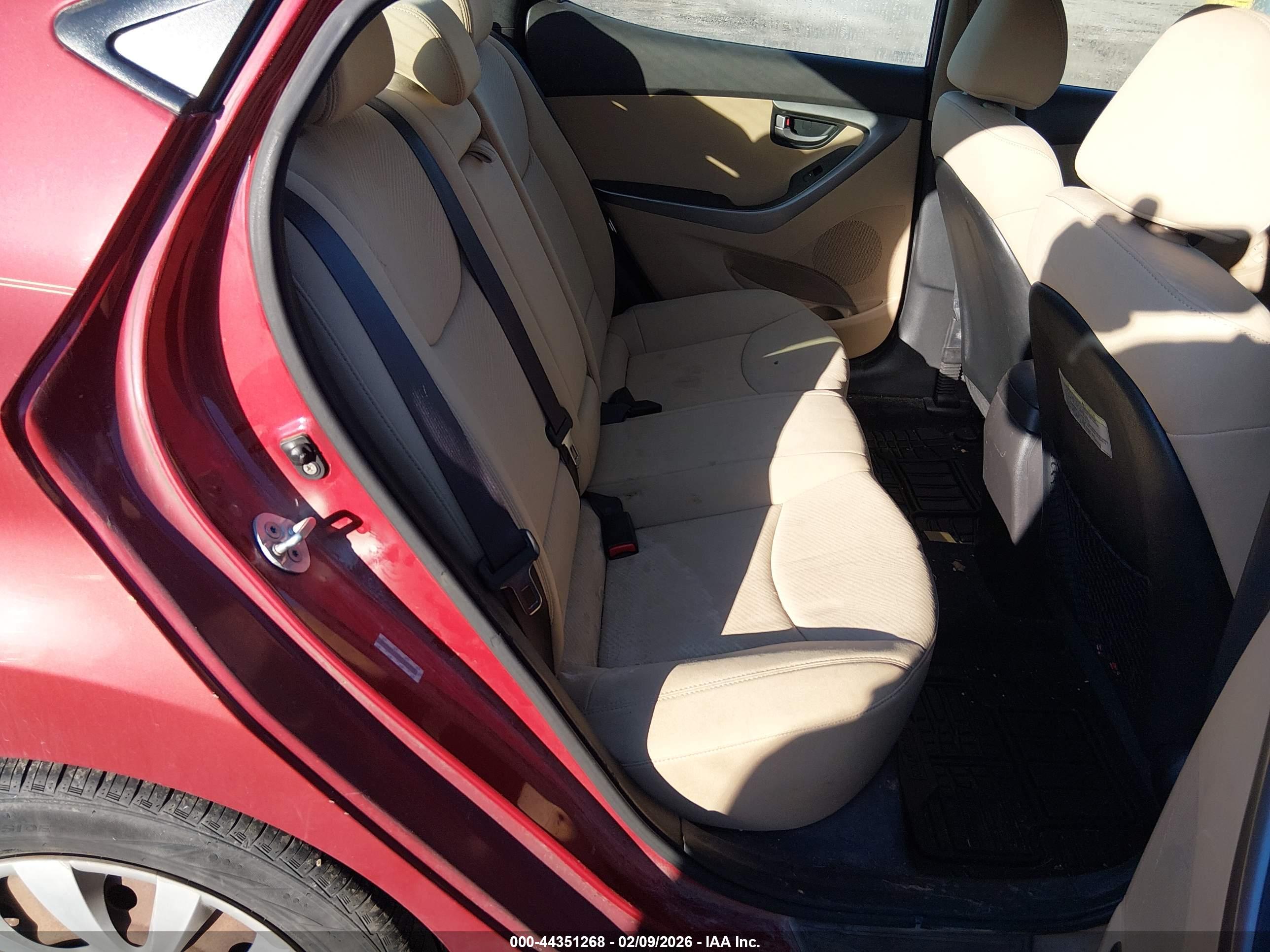 HYUNDAI ELANTRA image 8