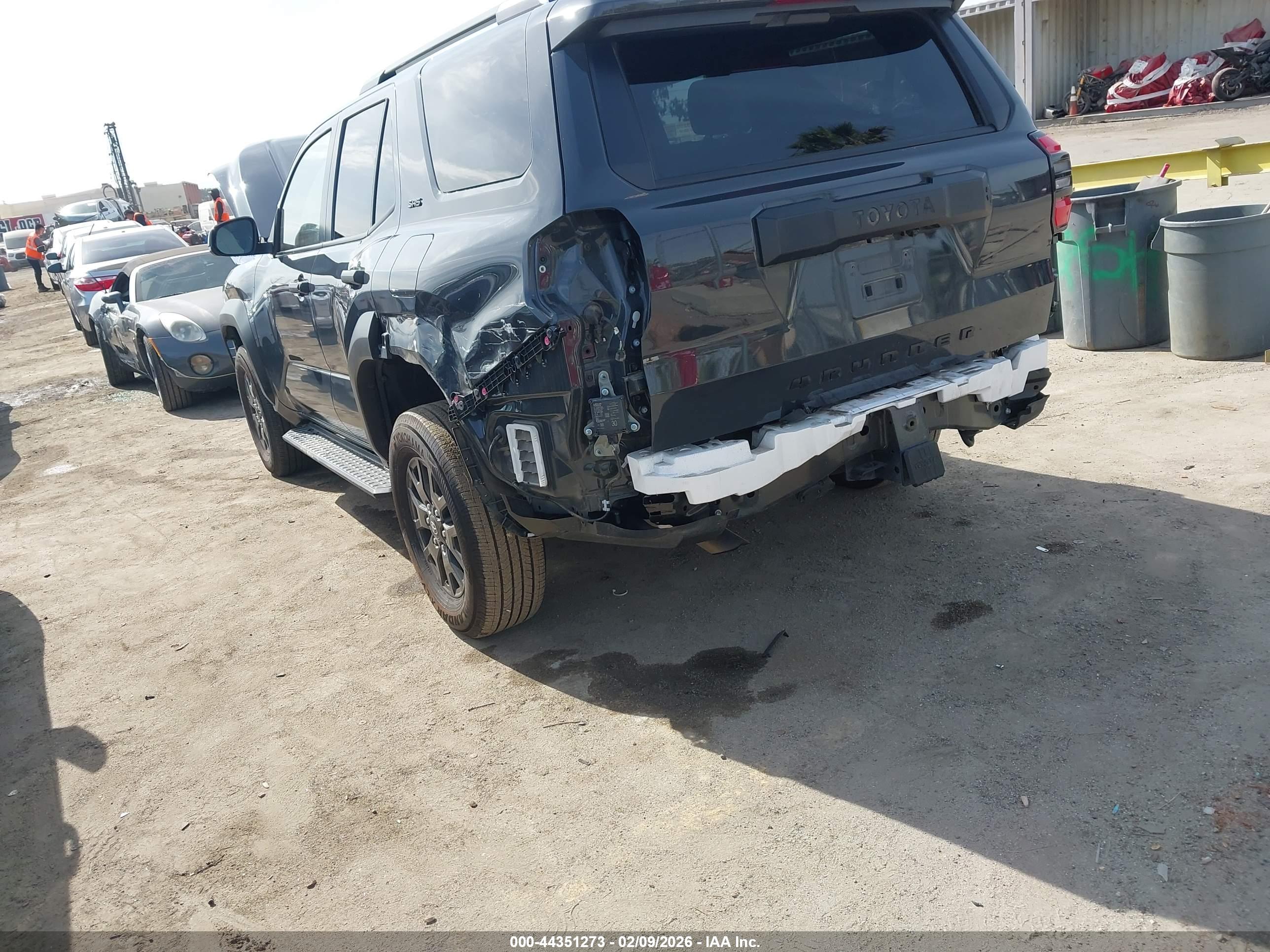 TOYOTA 4RUNNER image 6