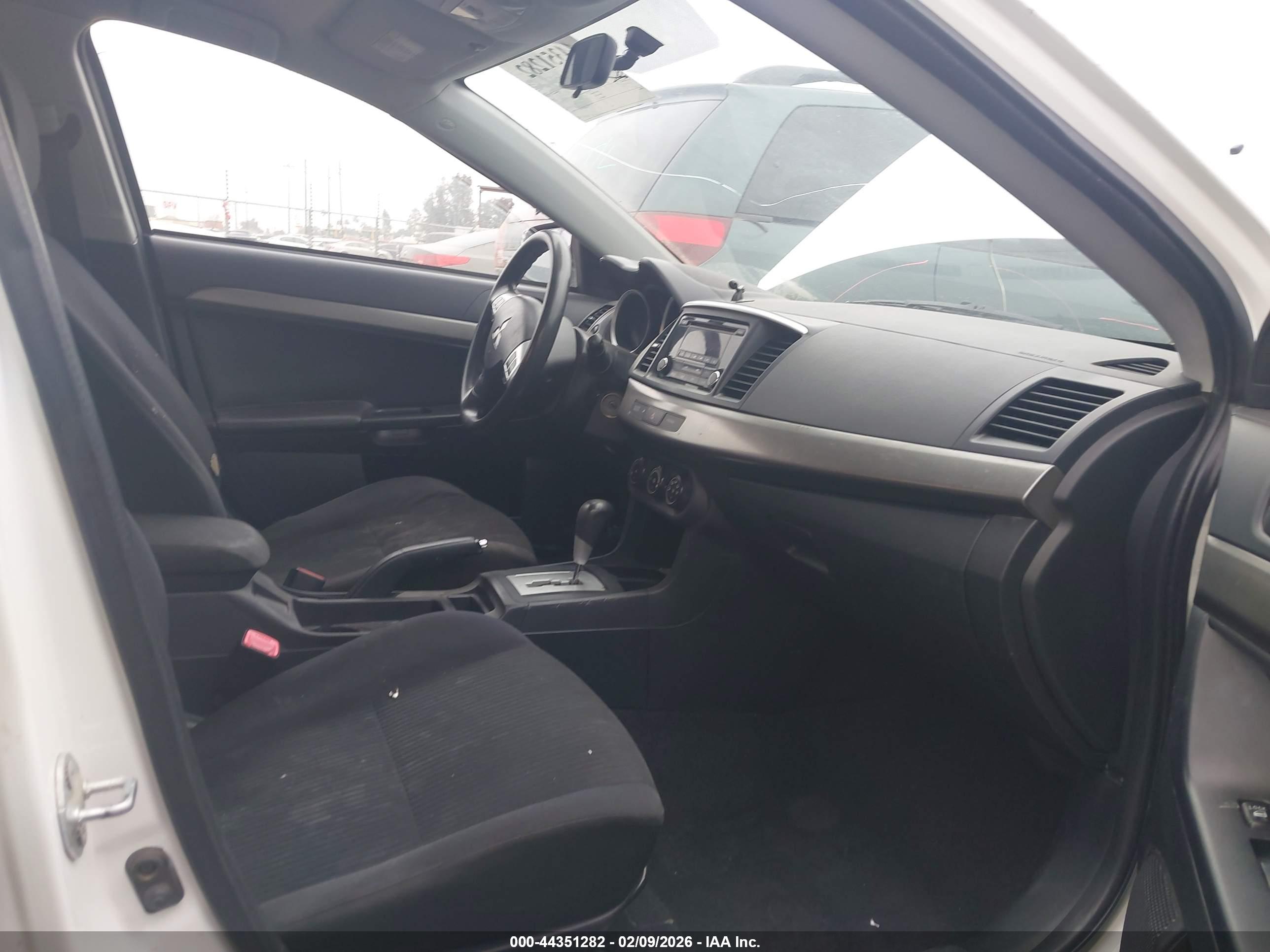 MITSUBISHI LANCER image 5