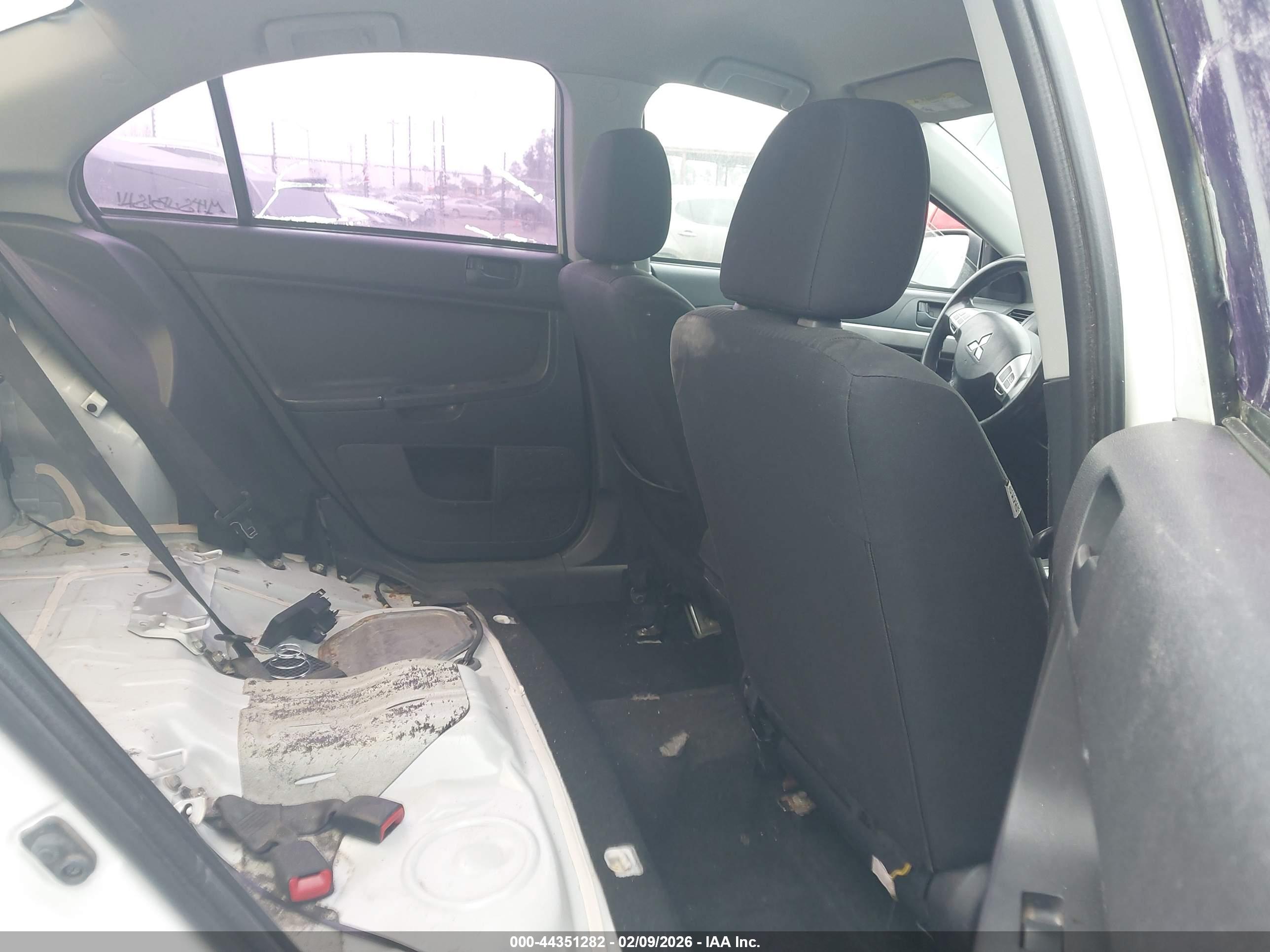 MITSUBISHI LANCER image 8