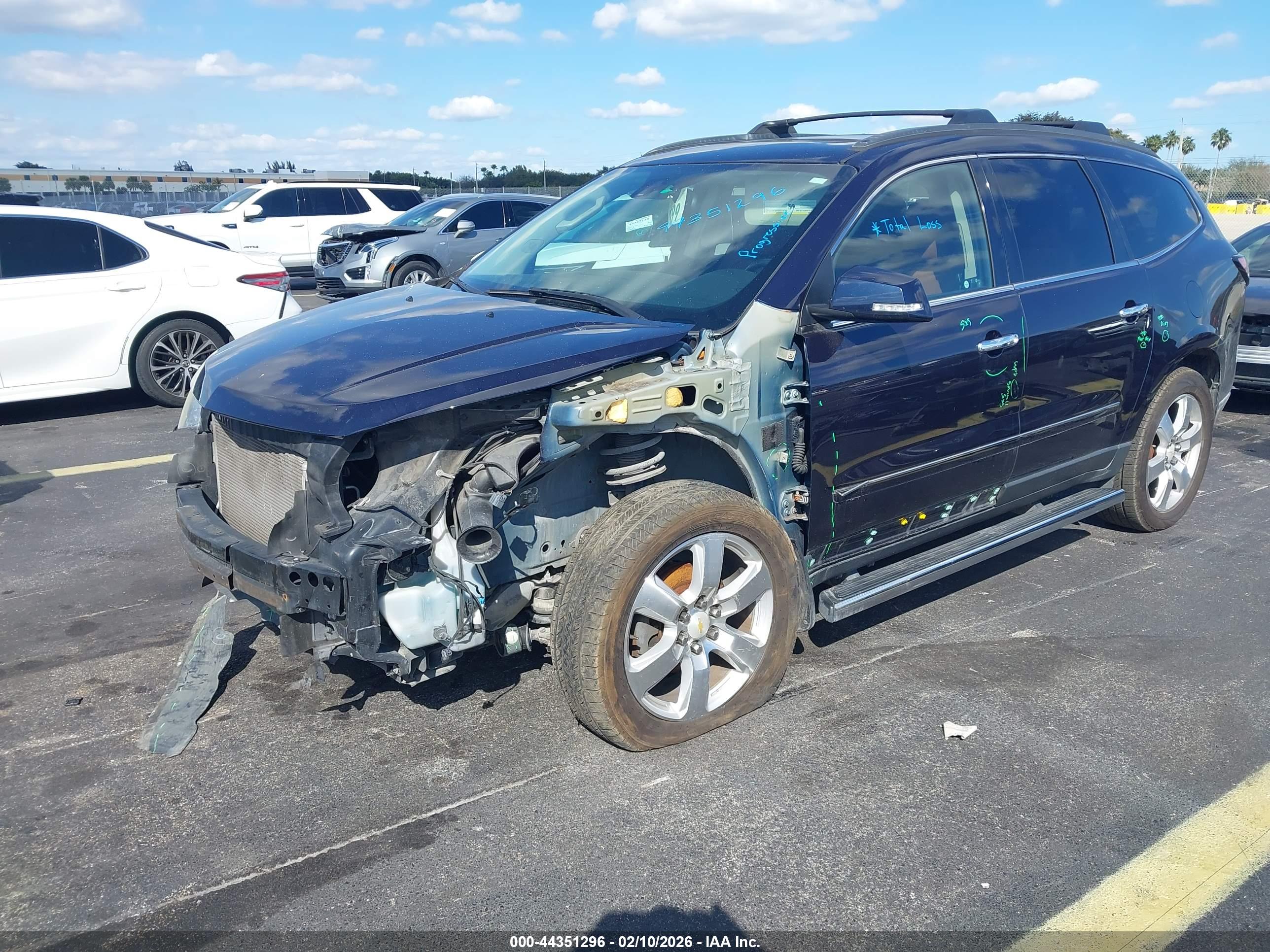 CHEVROLET TRAVERSE image 2