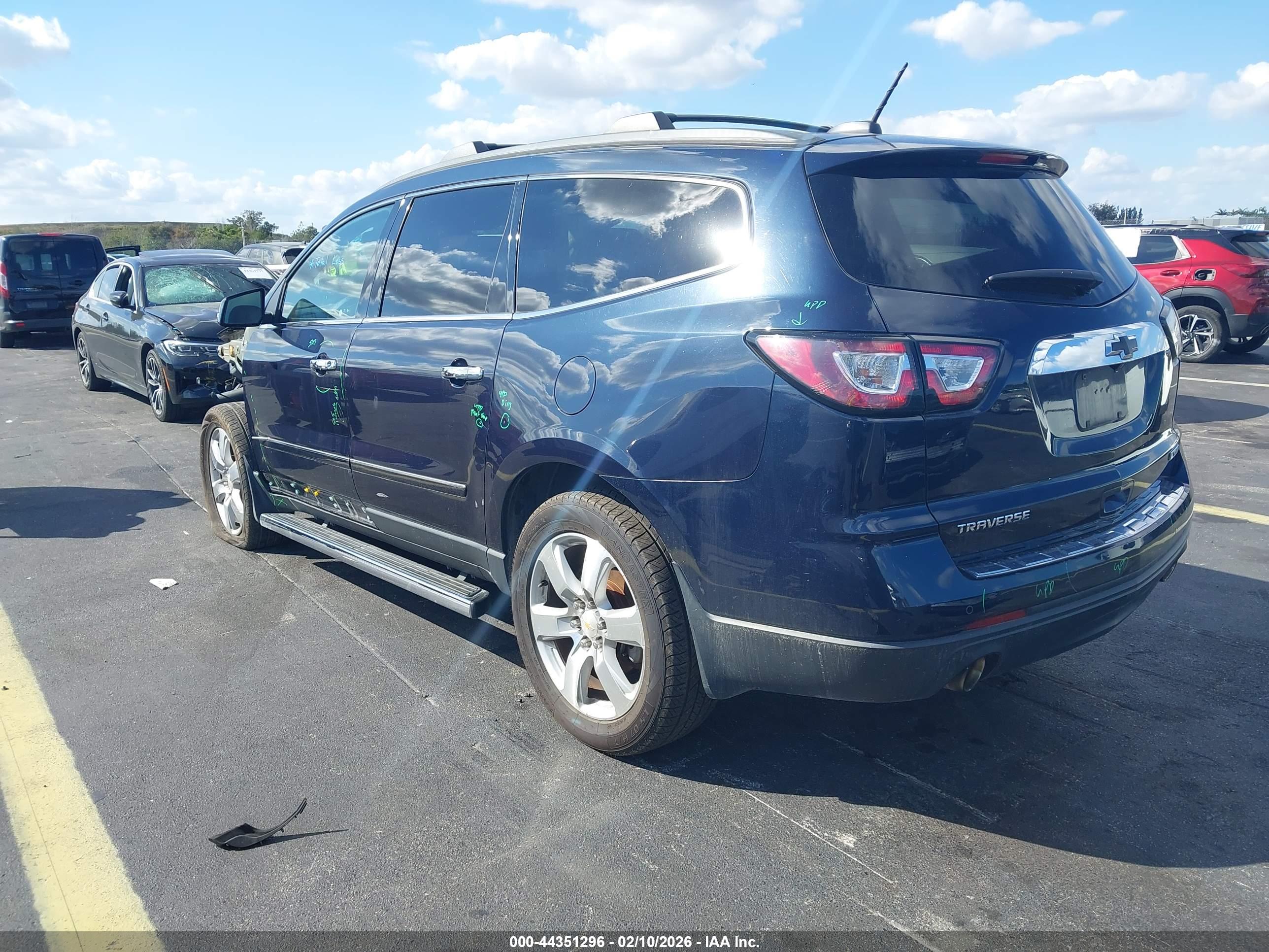 CHEVROLET TRAVERSE image 3
