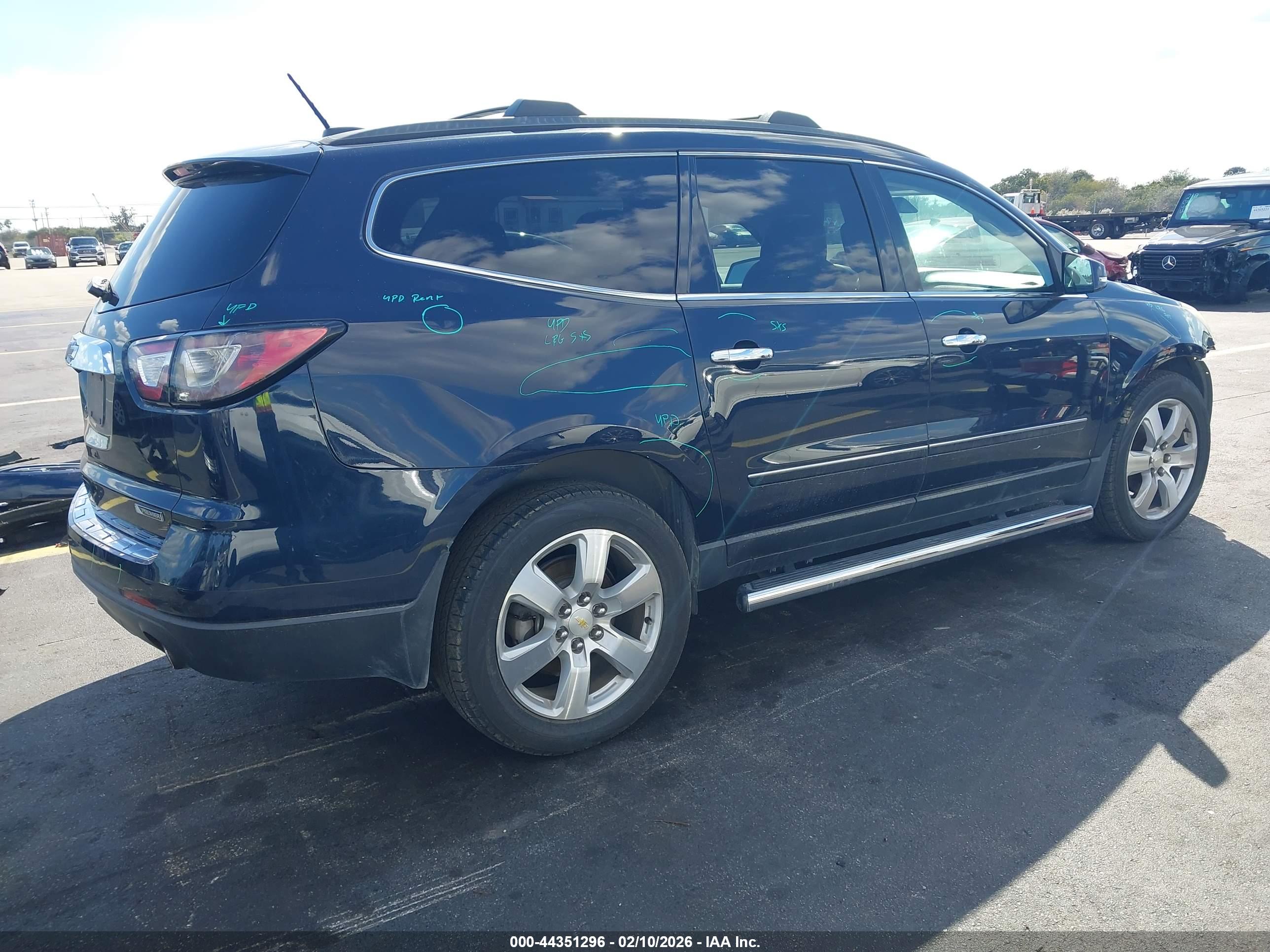 CHEVROLET TRAVERSE image 4