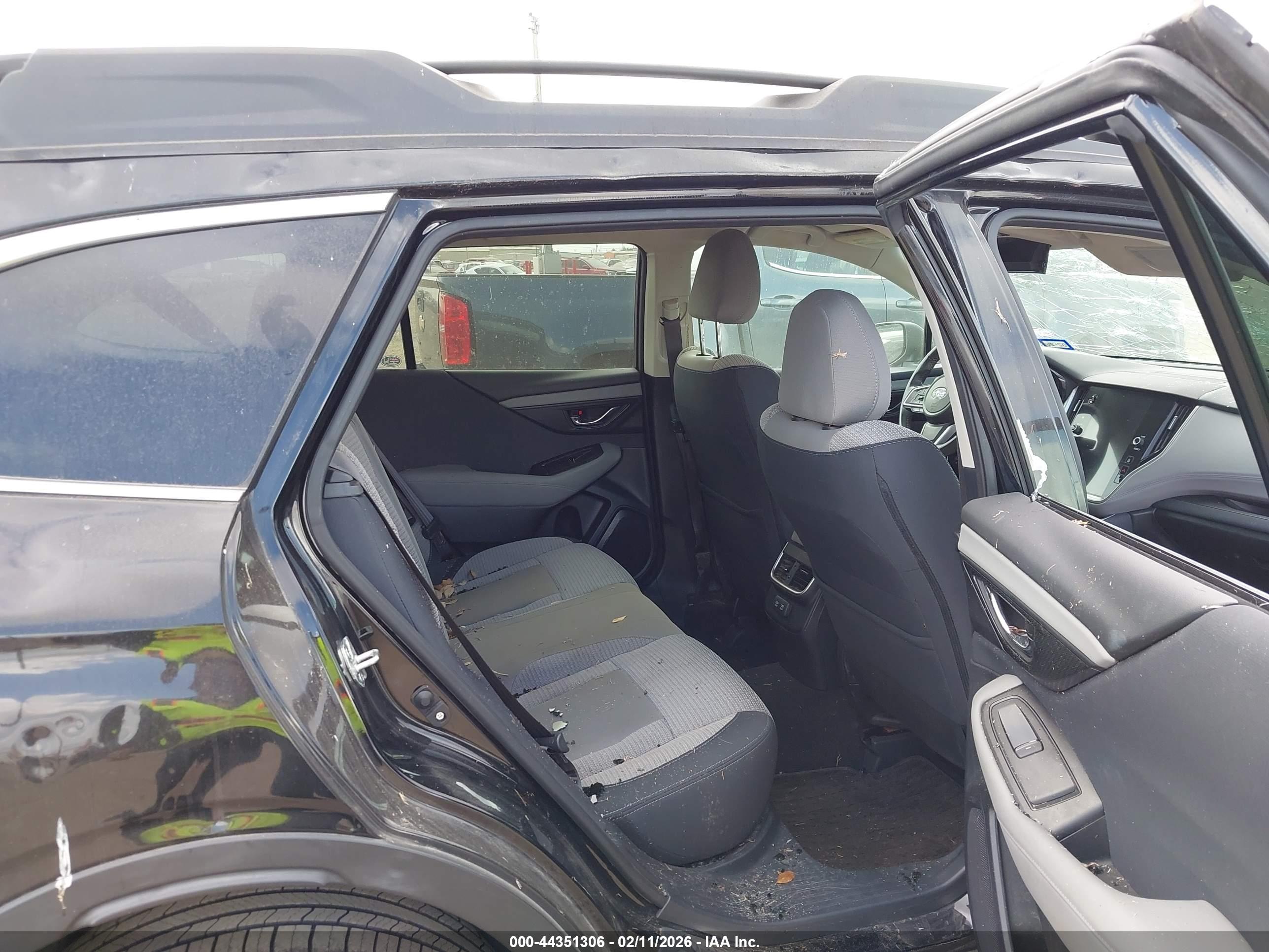 SUBARU OUTBACK image 8