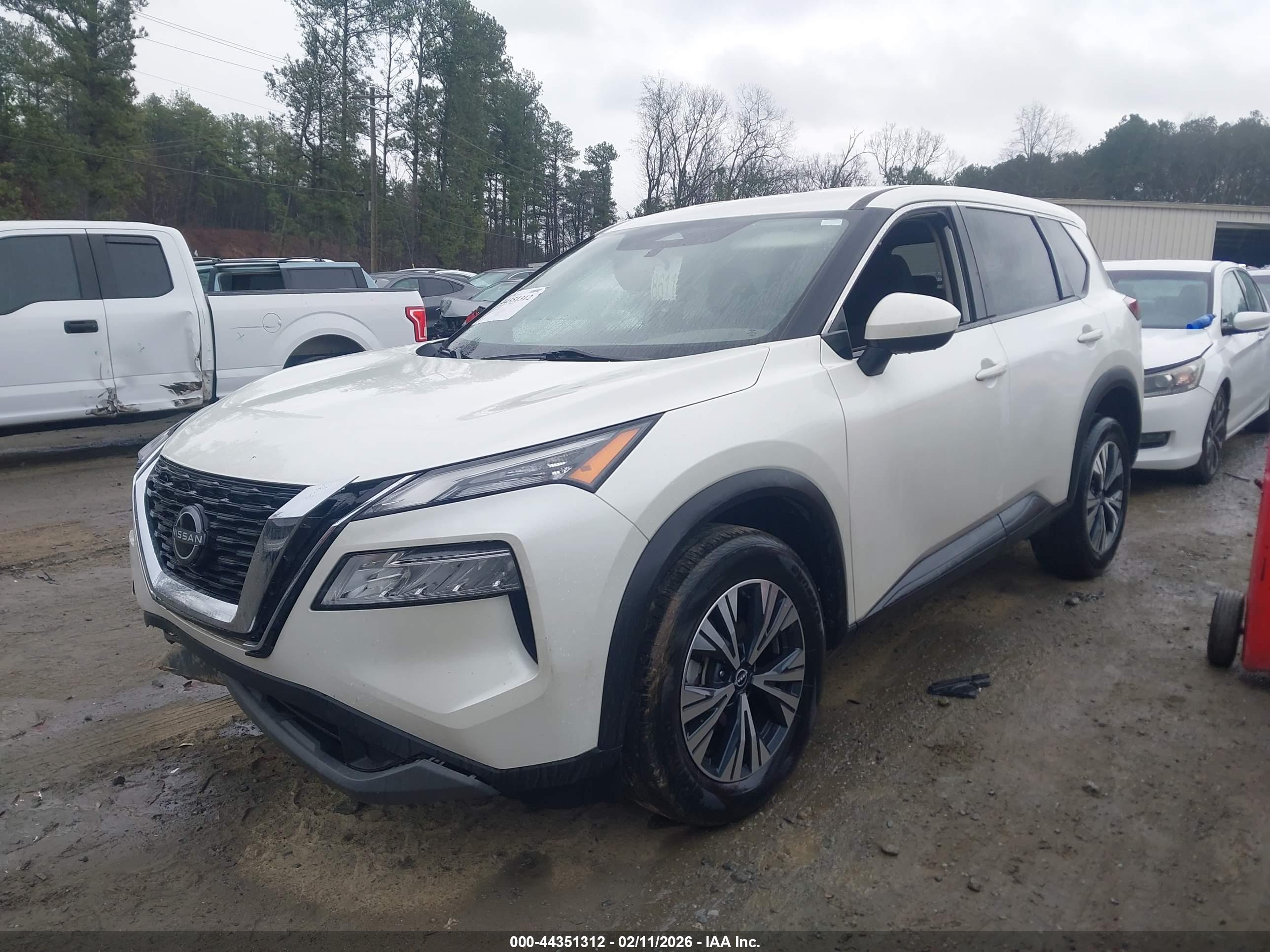 NISSAN ROGUE image 2