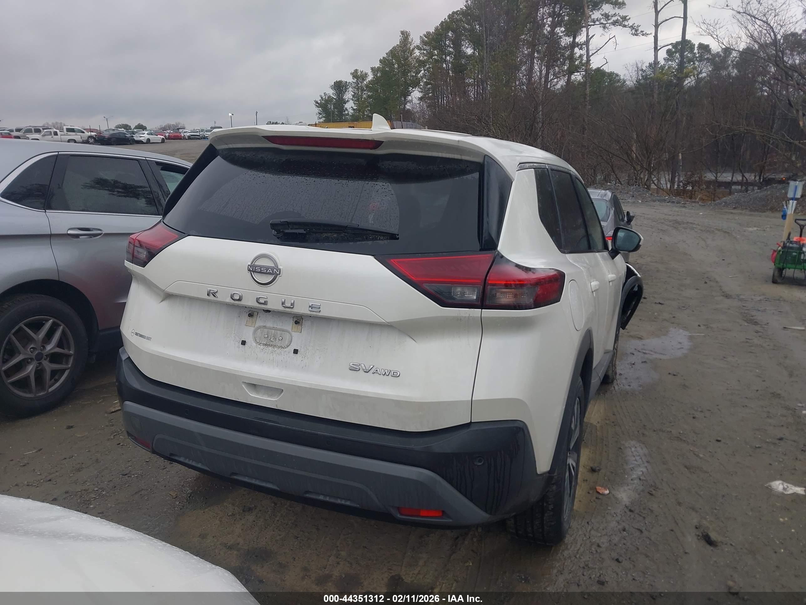 NISSAN ROGUE image 4