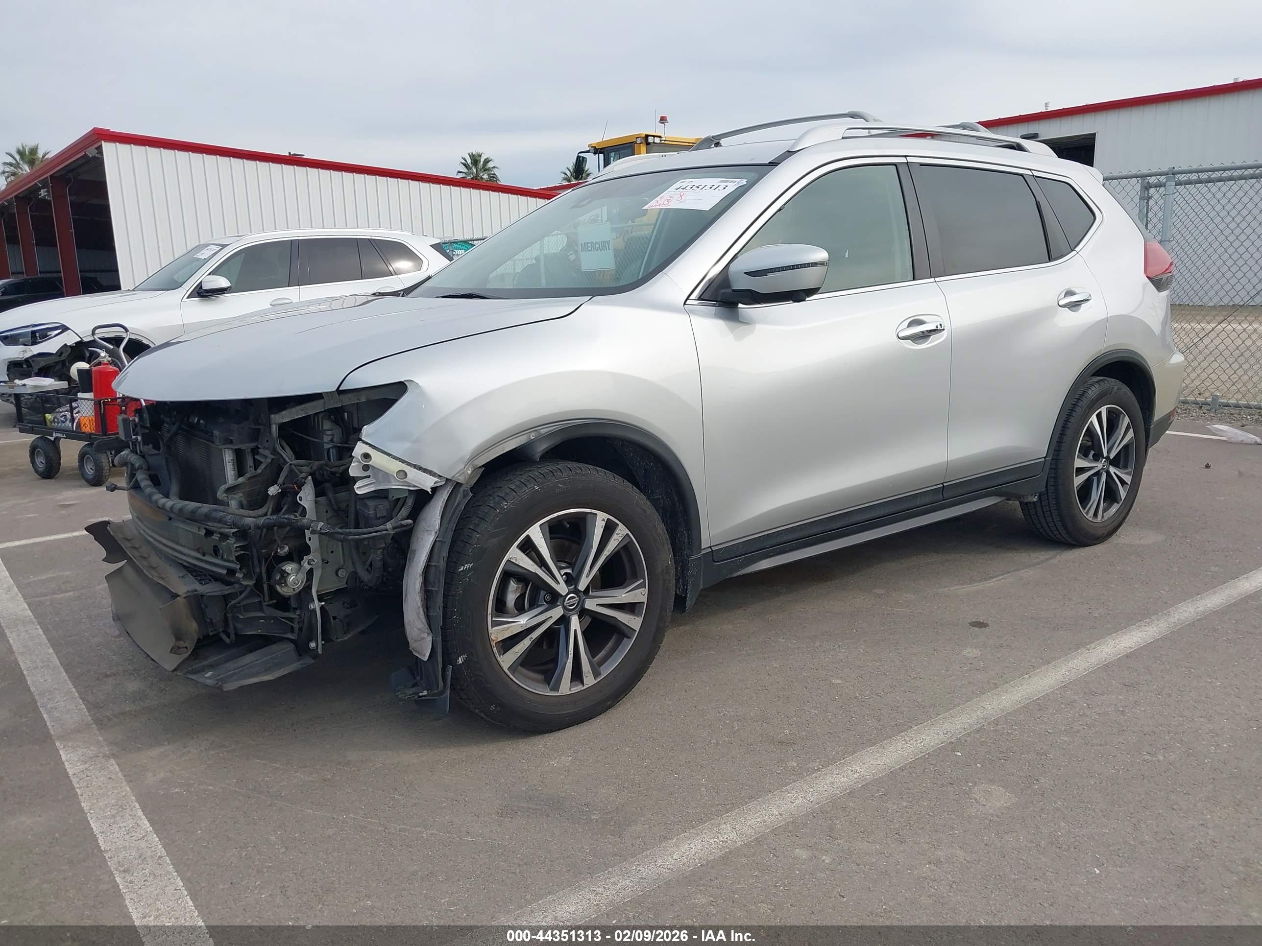 NISSAN ROGUE image 2