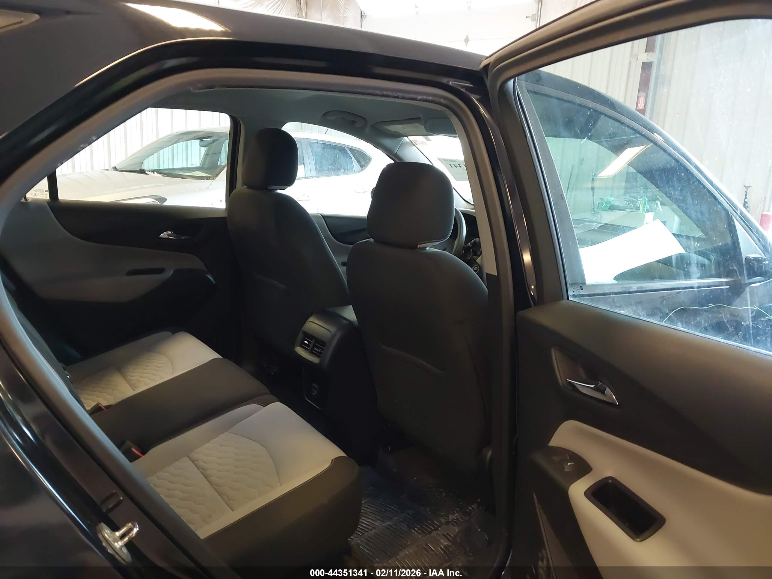 CHEVROLET EQUINOX image 8