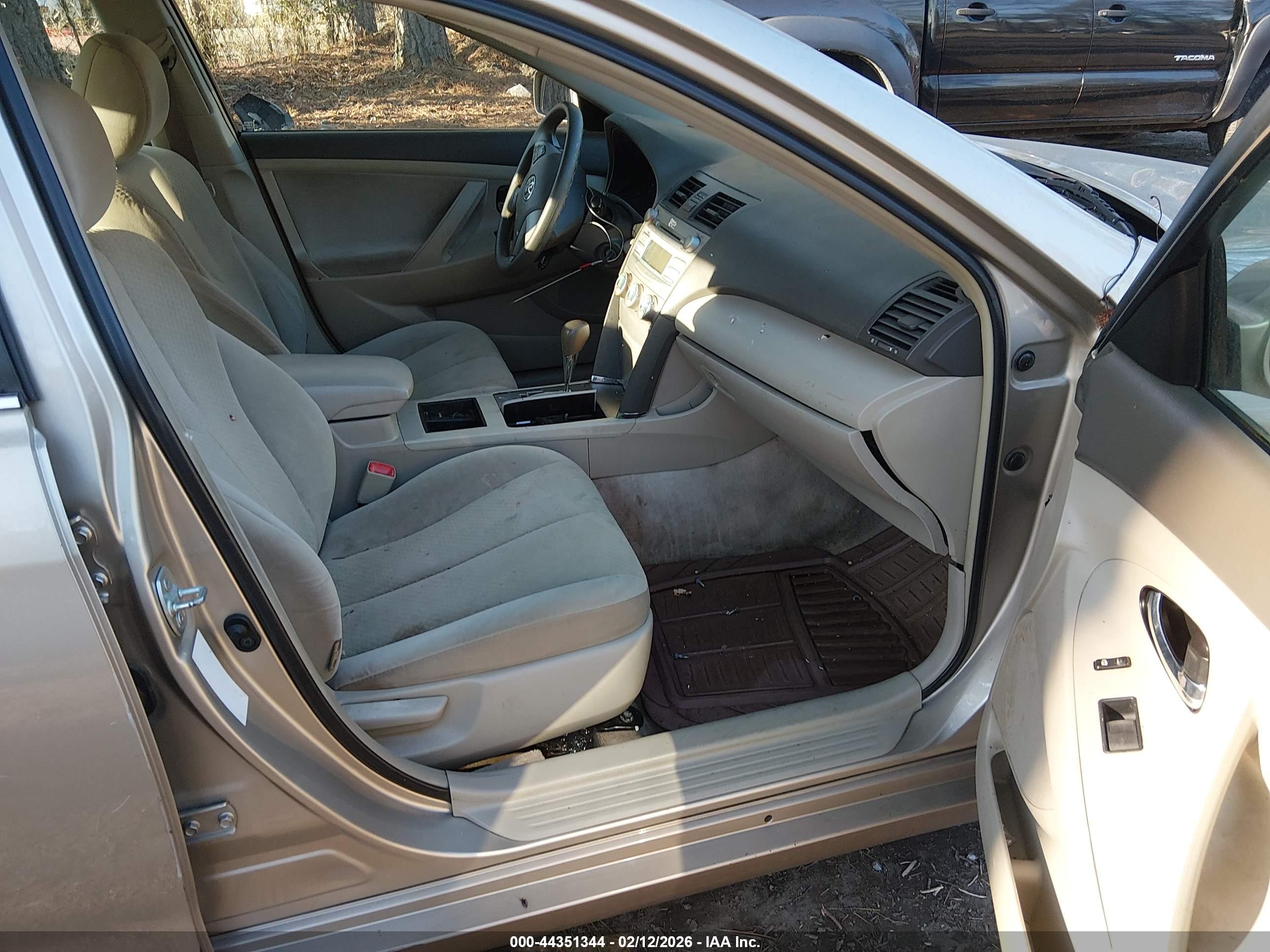 TOYOTA CAMRY image 5